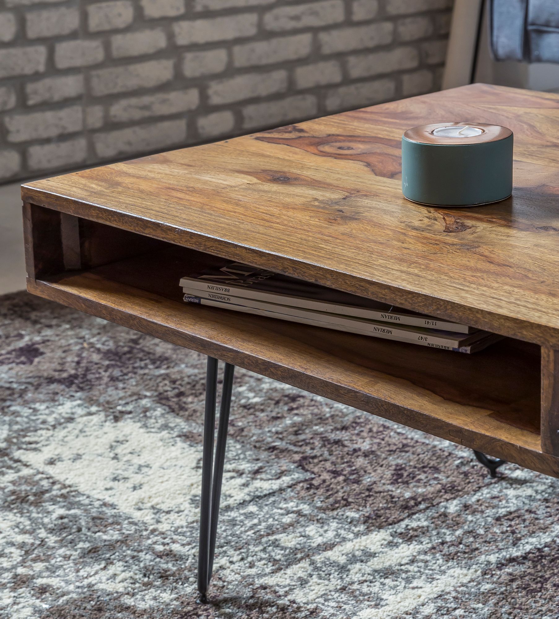 FineBuy Couchtisch Massivholz 110 cm · Industrial Wohnzimmertisch rechteckig mit Hairpin Beinen, 2 Schubladen & Ablagefächern · Handgefertigt | Farbe: Braun