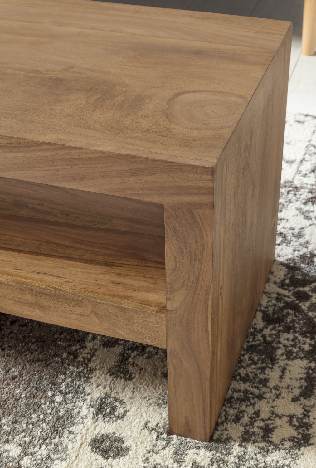 FineBuy Couchtisch Sheesham Massivholz 110cm - Rechteckiger Wohnzimmertisch mit Ablagefach - Handgefertigter Sofatisch aus Echtholz im natürlichen Landhaus Design | Farbe: Braun