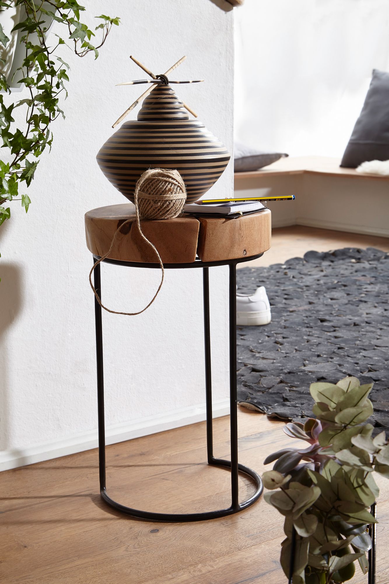 FineBuy Beistelltisch Massiv-Holz Wohnzimmer-Tisch Metallbeine Landhaus-Stil Baumstamm-Form Echt-Holz Farbe wählbar | Farbe: Braun FineBuy Beistelltisch Massiv-Holz Wohnzimmer-Tisch Metallbeine Landhaus-Stil Baumstamm-Form Echt-Holz Farbe wählbar | Farbe: Braun