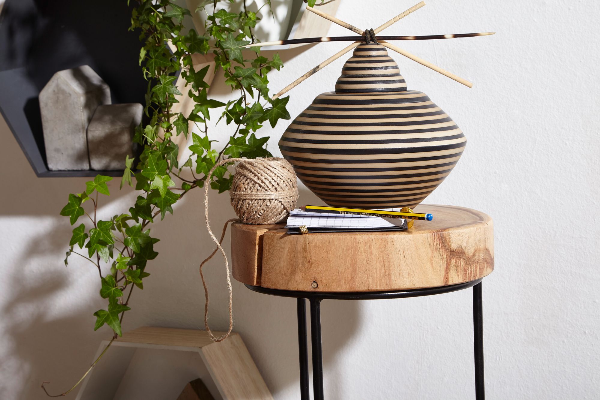 FineBuy Beistelltisch Massiv-Holz Wohnzimmer-Tisch Metallbeine Landhaus-Stil Baumstamm-Form Echt-Holz Farbe wählbar | Farbe: Braun FineBuy Beistelltisch Massiv-Holz Wohnzimmer-Tisch Metallbeine Landhaus-Stil Baumstamm-Form Echt-Holz Farbe wählbar | Farbe: Braun