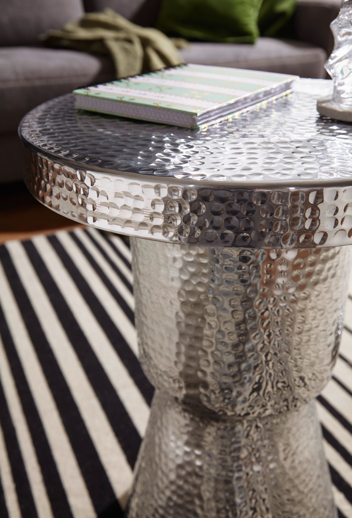 FineBuy Beistelltisch rund 43 cm Metall - Orientalischer Design Wohnzimmertisch Aluminium - Hammerschlag Alu kleiner Couchtisch - Dekotisch | Farbe: Gold FineBuy Beistelltisch rund 43 cm Metall - Orientalischer Design Wohnzimmertisch Aluminium - Hammerschlag Alu kleiner Couchtisch - Dekotisch | Farbe: Gold