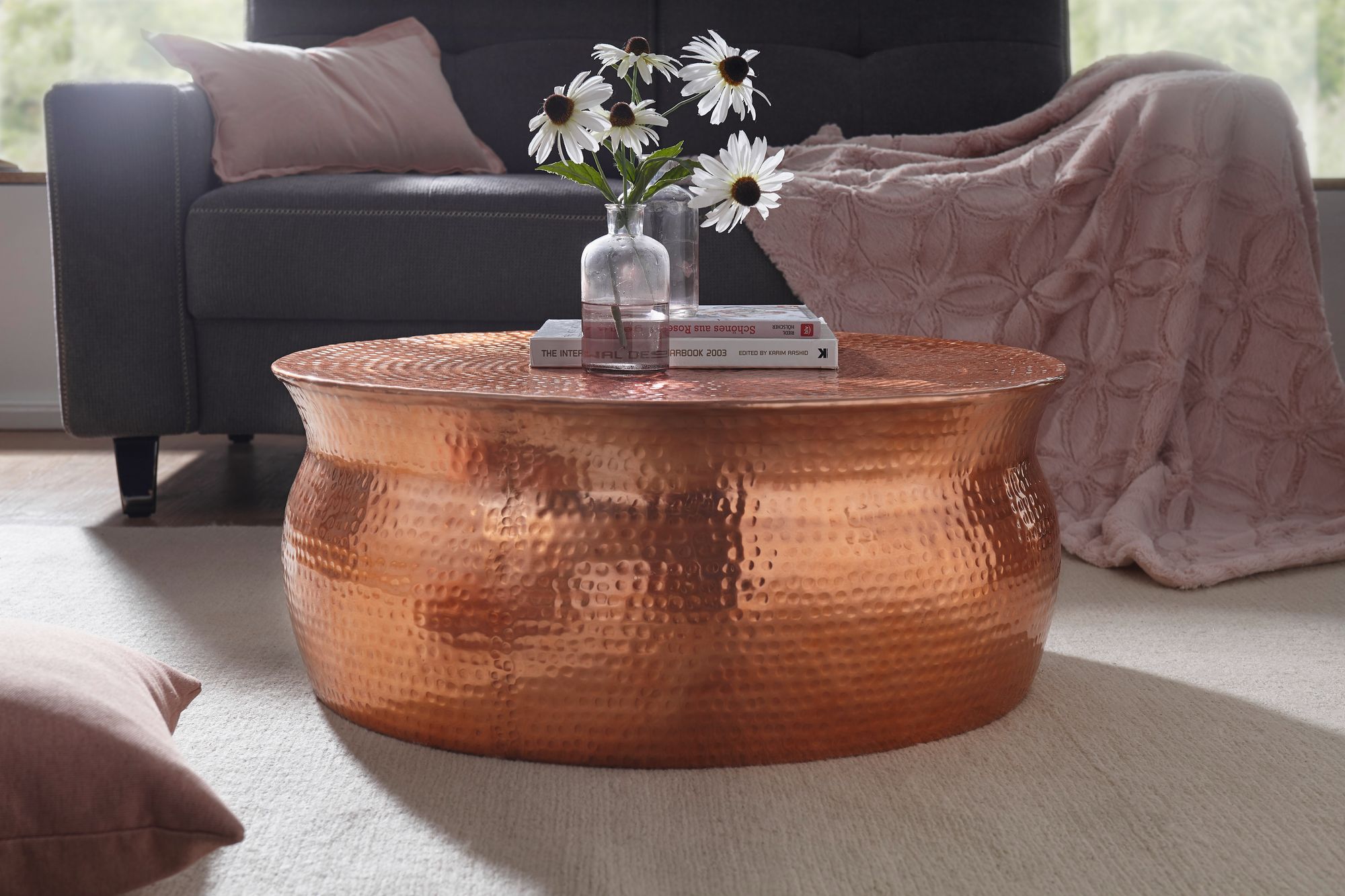 FineBuy Design Couchtisch rund 75 cm aus Metall - Handgefertigter Aluminium Wohnzimmertisch Hammerschlag - Orientalischer flacher Alu Sofatisch | Farbe: Gold