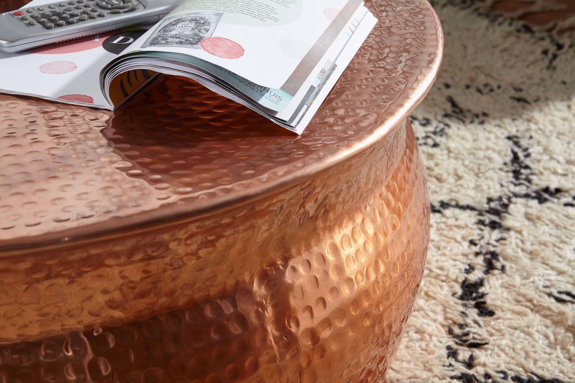 FineBuy Design Couchtisch rund 75 cm aus Metall - Handgefertigter Aluminium Wohnzimmertisch Hammerschlag - Orientalischer flacher Alu Sofatisch | Farbe: Gold