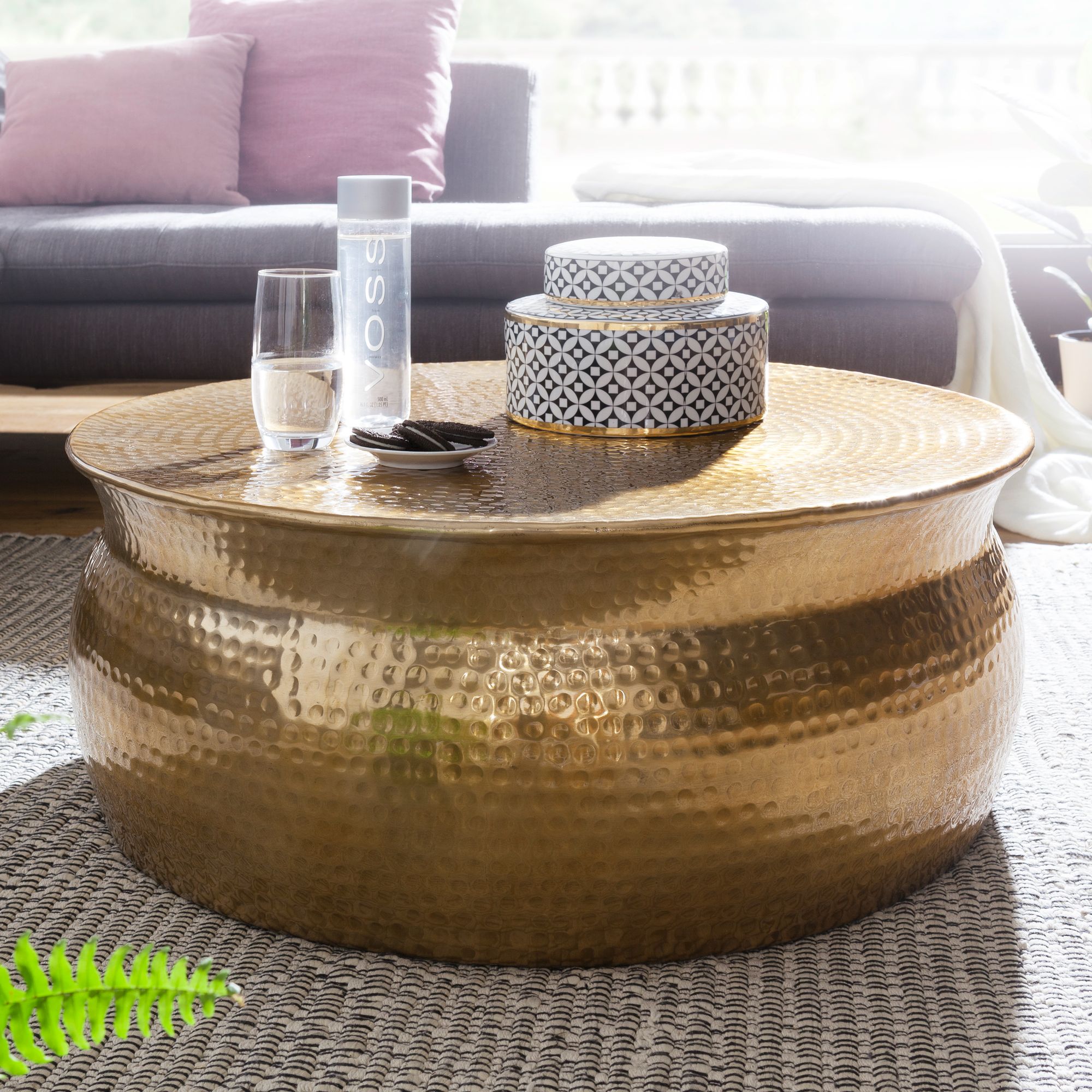 FineBuy Design Couchtisch rund 75 cm aus Metall - Handgefertigter Aluminium Wohnzimmertisch Hammerschlag - Orientalischer flacher Alu Sofatisch | Farbe: Gold