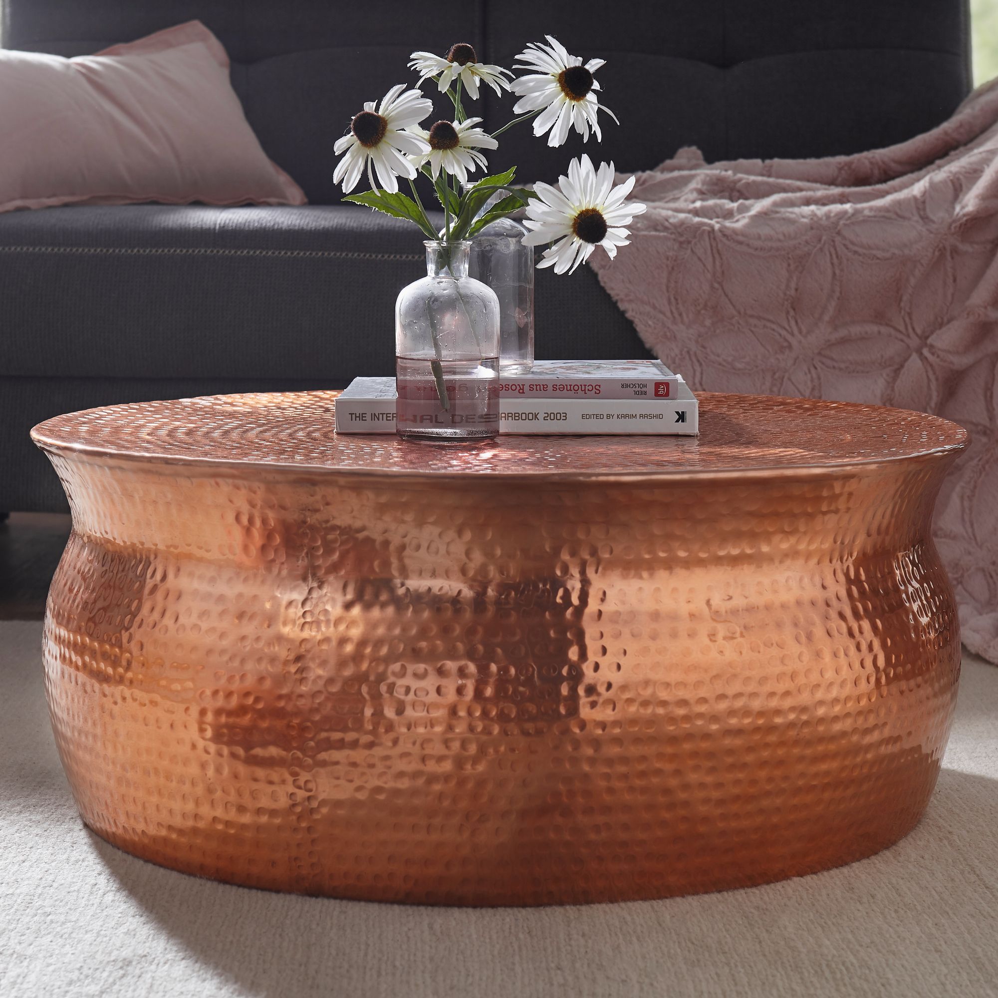 FineBuy Design Couchtisch rund 75 cm aus Metall - Handgefertigter Aluminium Wohnzimmertisch Hammerschlag - Orientalischer flacher Alu Sofatisch | Farbe: Gold