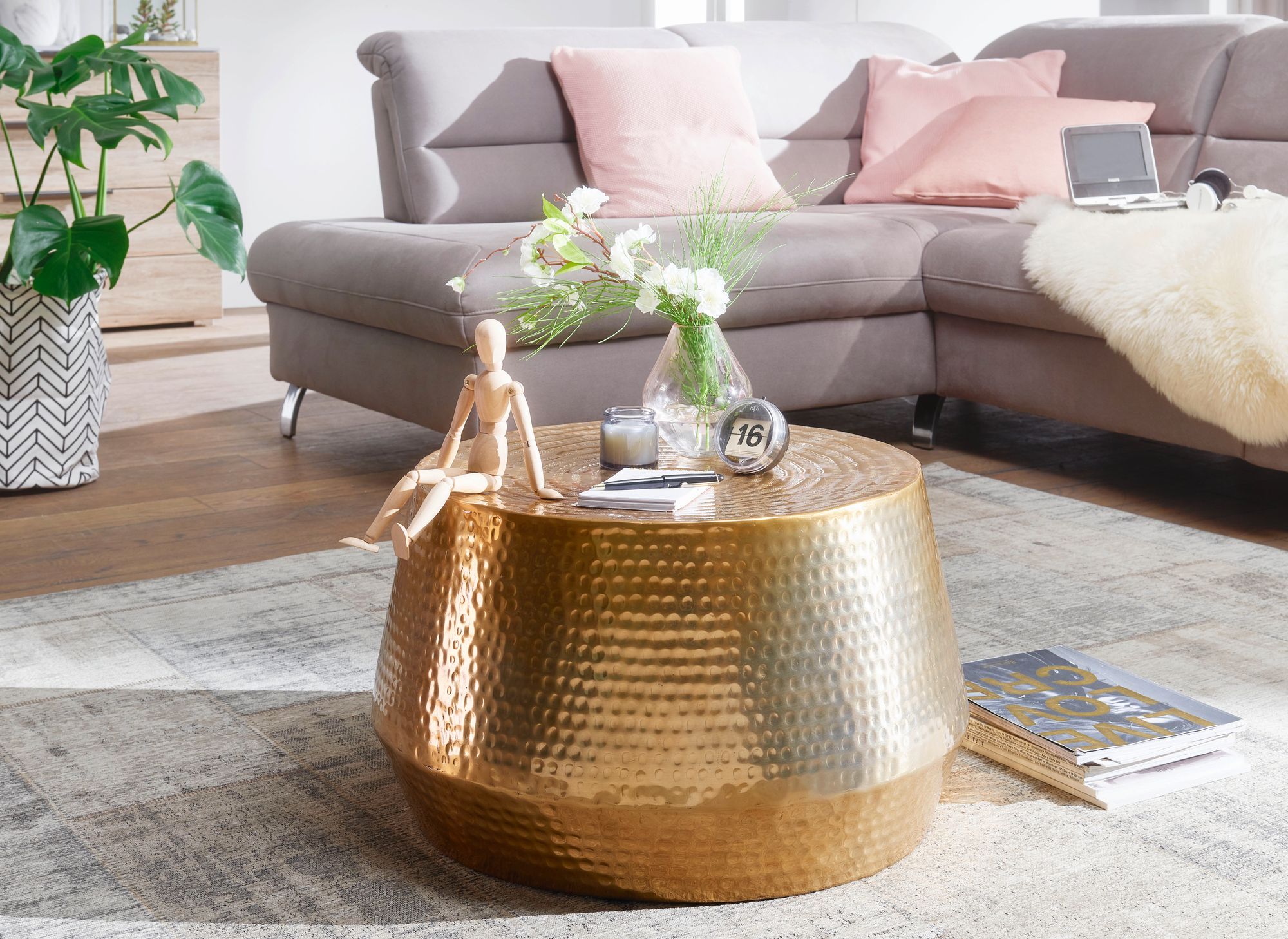 FineBuy Design Couchtisch rund 60 cm aus Metall - Handgefertigter Aluminium Wohnzimmertisch Hammerschlag - Orientalischer Alu Beistelltisch | Farbe: Gold