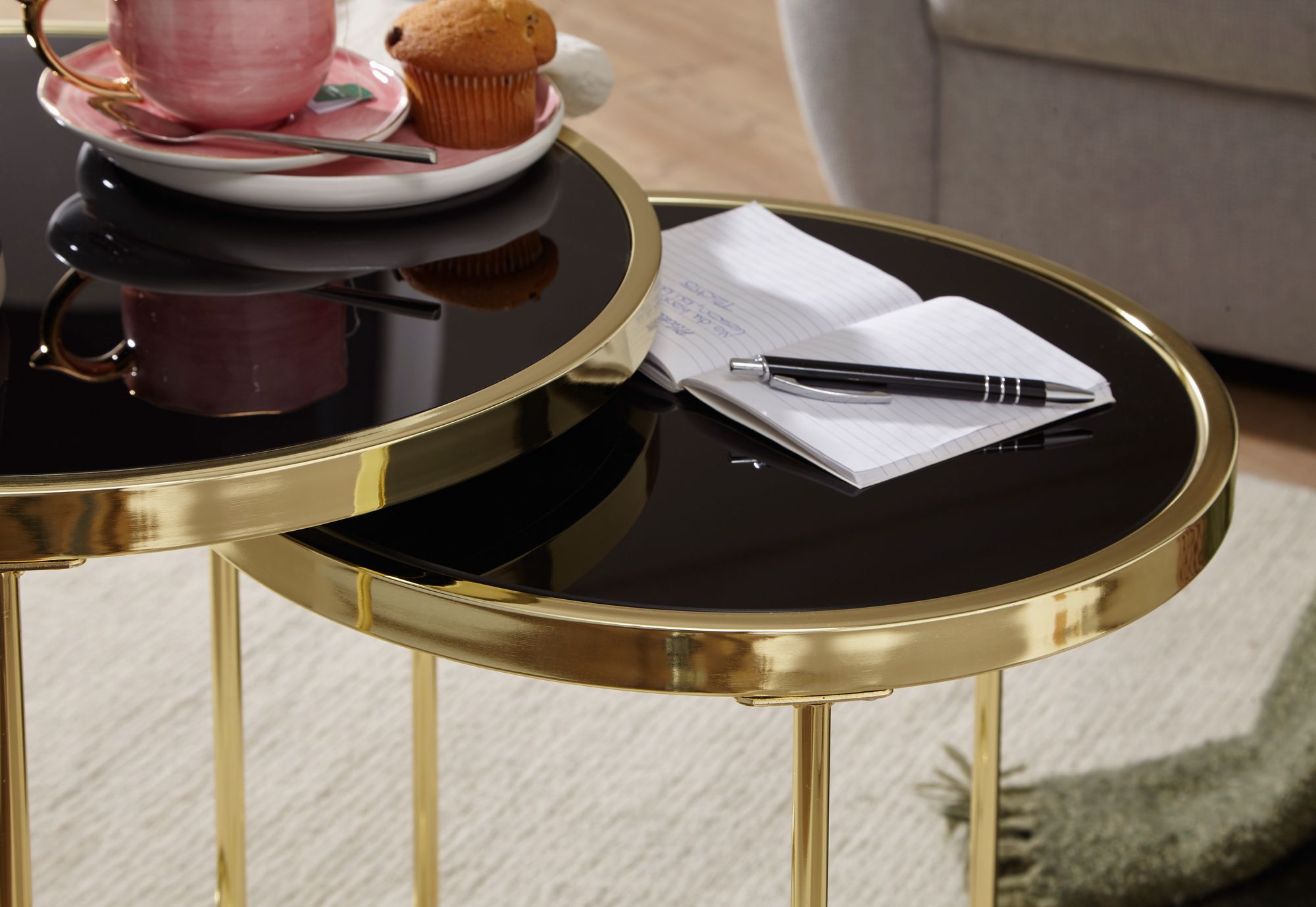 FineBuy Design Satztisch COMO schwarz / Gold Beistelltisch Metall / Glas, Couchtisch Set aus 2 Tischen, Kleiner Wohnzimmertisch, Metalltisch mit Glasplatte, Ablagetisch modern | Farbe: Gold FineBuy Design Satztisch COMO schwarz / Gold Beistelltisch Metall / Glas, Couchtisch Set aus 2 Tischen, Kleiner Wohnzimmertisch, Metalltisch mit Glasplatte, Ablagetisch modern | Farbe: Gold