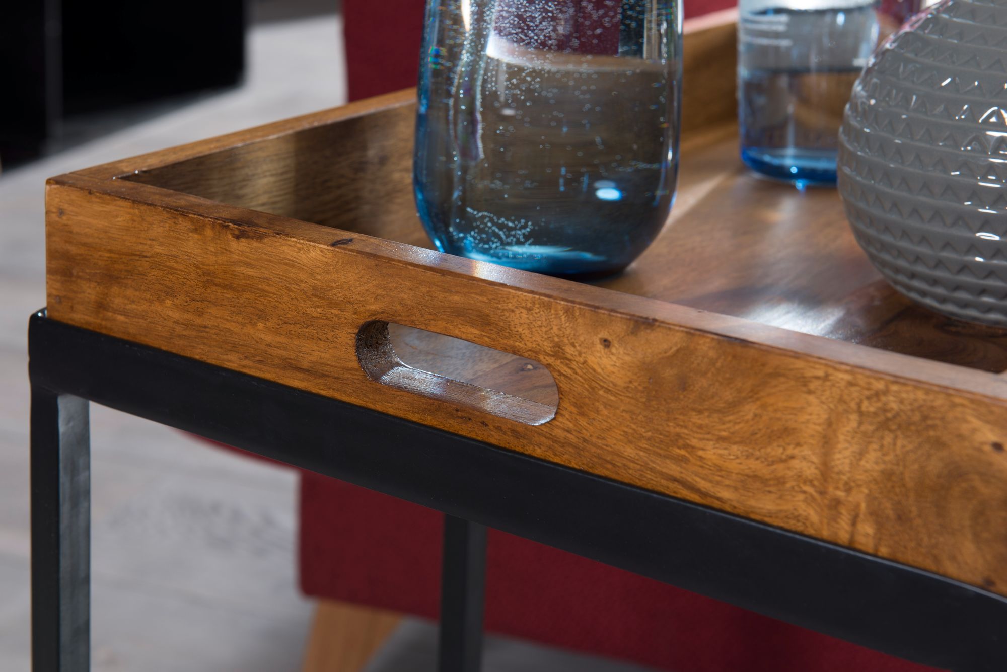 FineBuy Beistelltisch 69 x 65 x 34 cm Sheesham massiv Holz Metallgestell, Design TV-Tray Tabletttisch Wohnzimmer, Kleiner Serviertisch Naturholz, Abstelltisch Holz Metall Tablett | Farbe: Braun