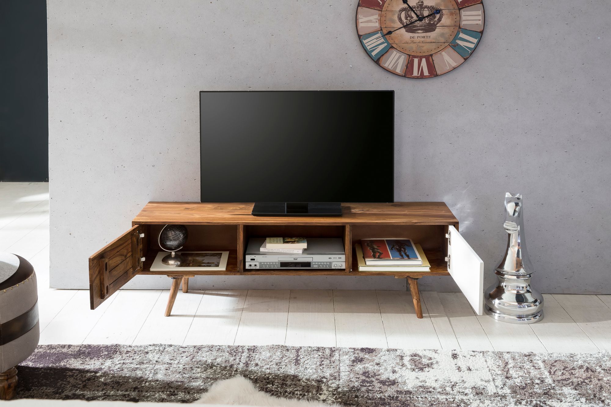 FineBuy TV Lowboard REPA 140 cm Massiv-Holz Sheesham Landhaus 2 Türen & Fach, HiFi Regal 4 Füße, Fernseher Kommode Vintage | Farbe: Schwarz