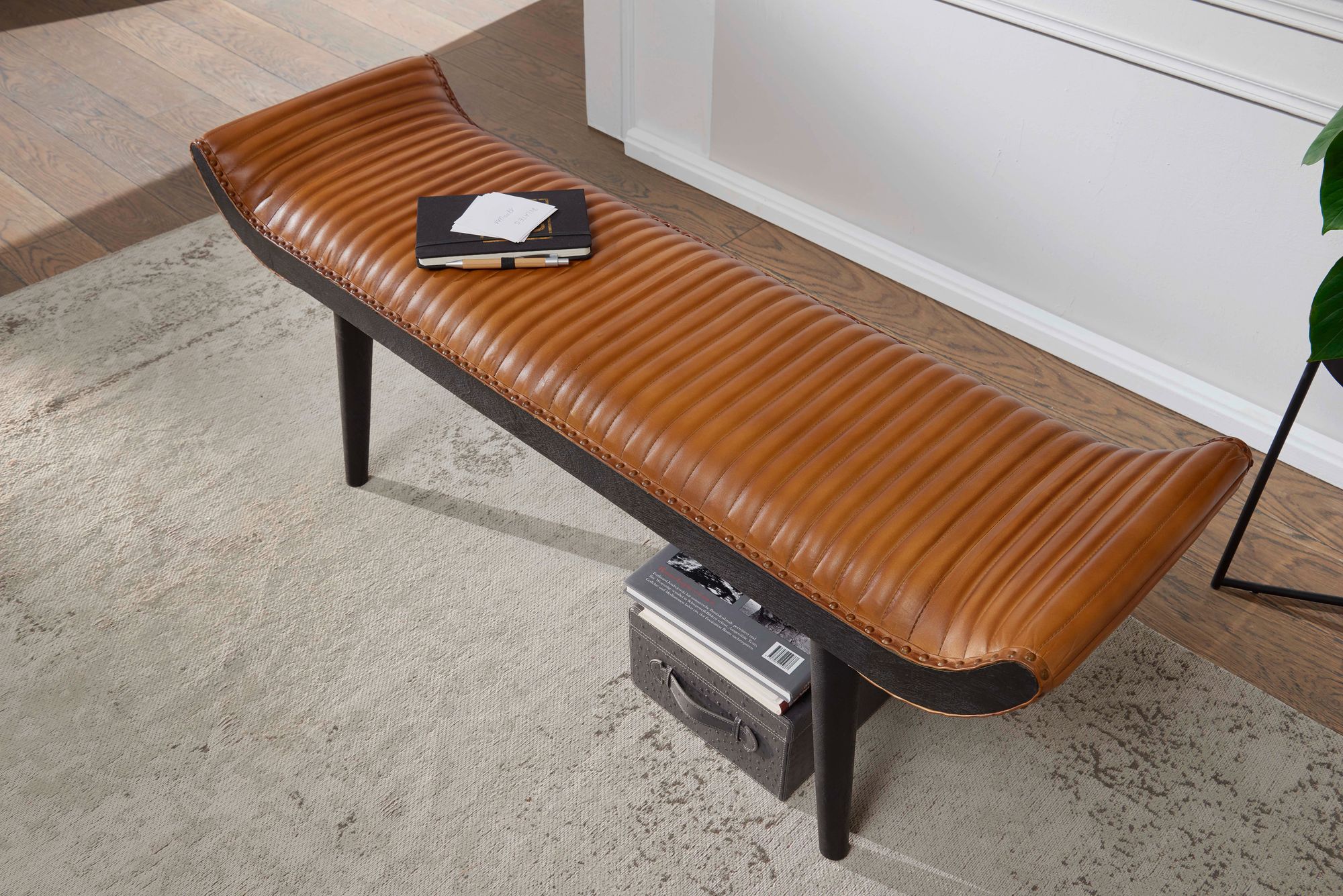 FineBuy gepolsterte Sitzbank 125 cm Massivholz Echtleder Braun - Retro Polsterbank für Garderobe Schlafzimmer & Wohnzimmer - Garderobenbank Eingangsbereich | Farbe: Braun