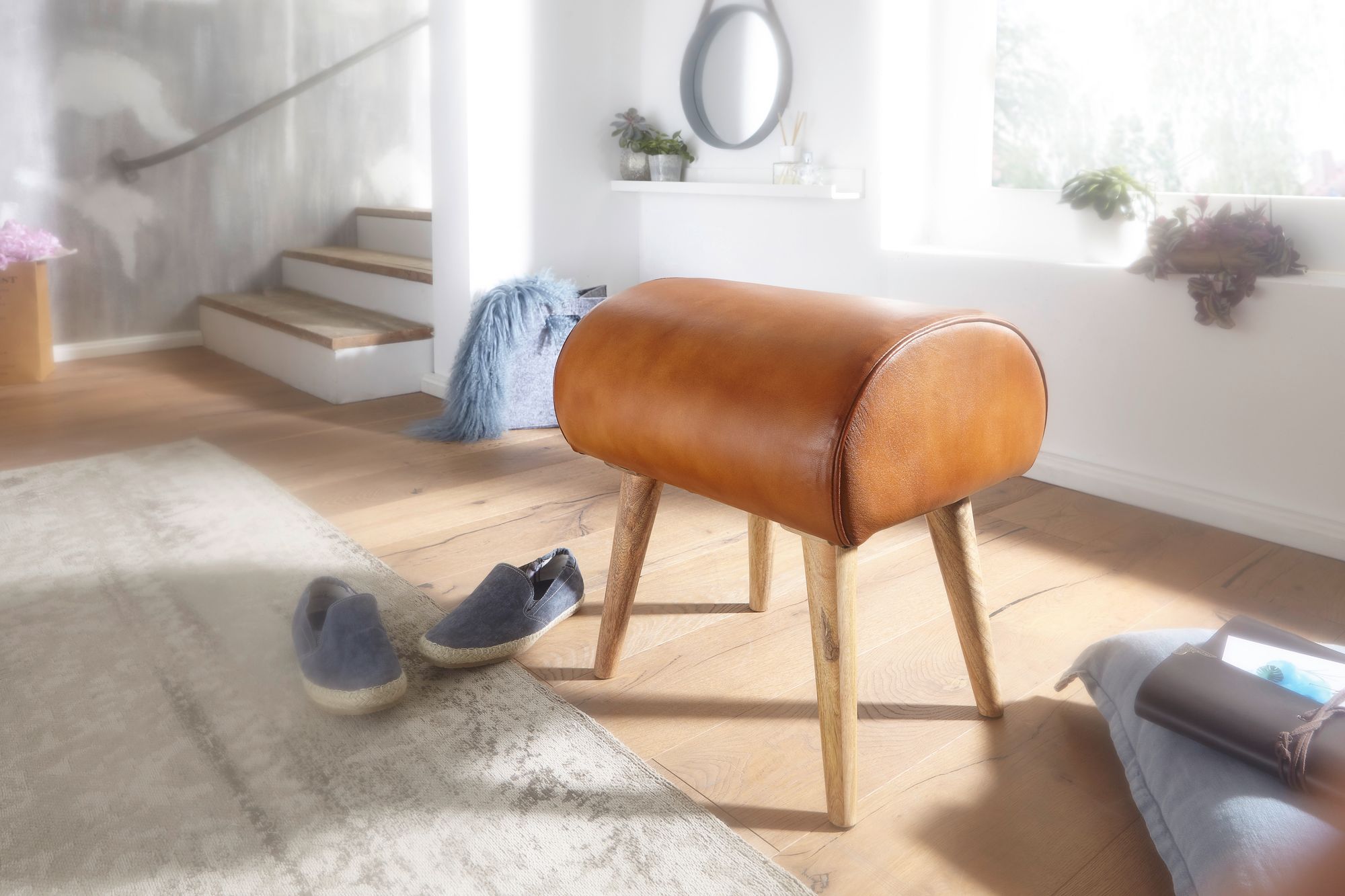 FineBuy Sitzhocker Echtleder / Massivholz 45 x 53 x 40 cm Moderner Lederhocker, Kleiner Holzhocker Gepolstert, Turnbock Hocker mit Leder-Bezug | Farbe: Braun