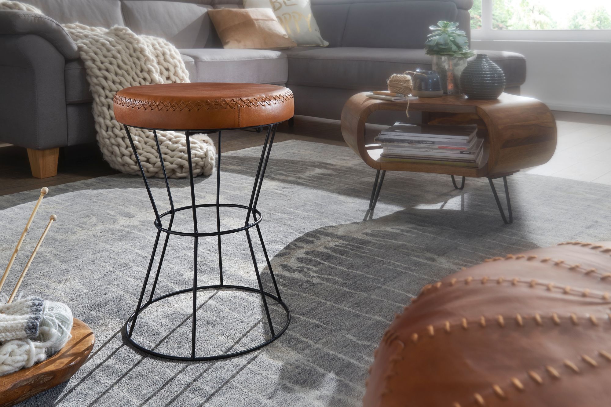 FineBuy Sitzhocker Echtleder / Metall 35 x 48 x 35 cm Design Hocker Rund, Dekohocker mit Leder-Bezug, Moderner Lederhocker Braun Gepolstert | Farbe: Schwarz