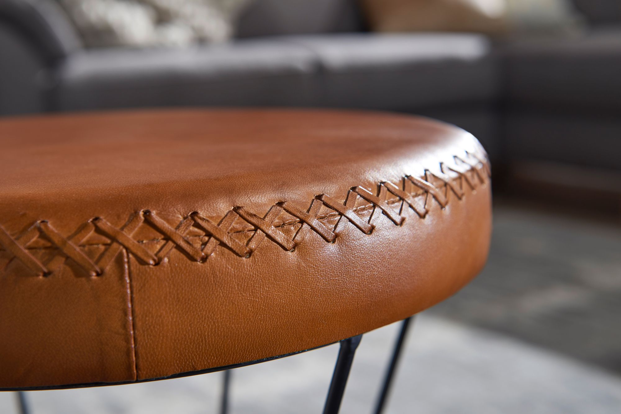 FineBuy Sitzhocker Echtleder / Metall 35 x 48 x 35 cm Design Hocker Rund, Dekohocker mit Leder-Bezug, Moderner Lederhocker Braun Gepolstert | Farbe: Schwarz