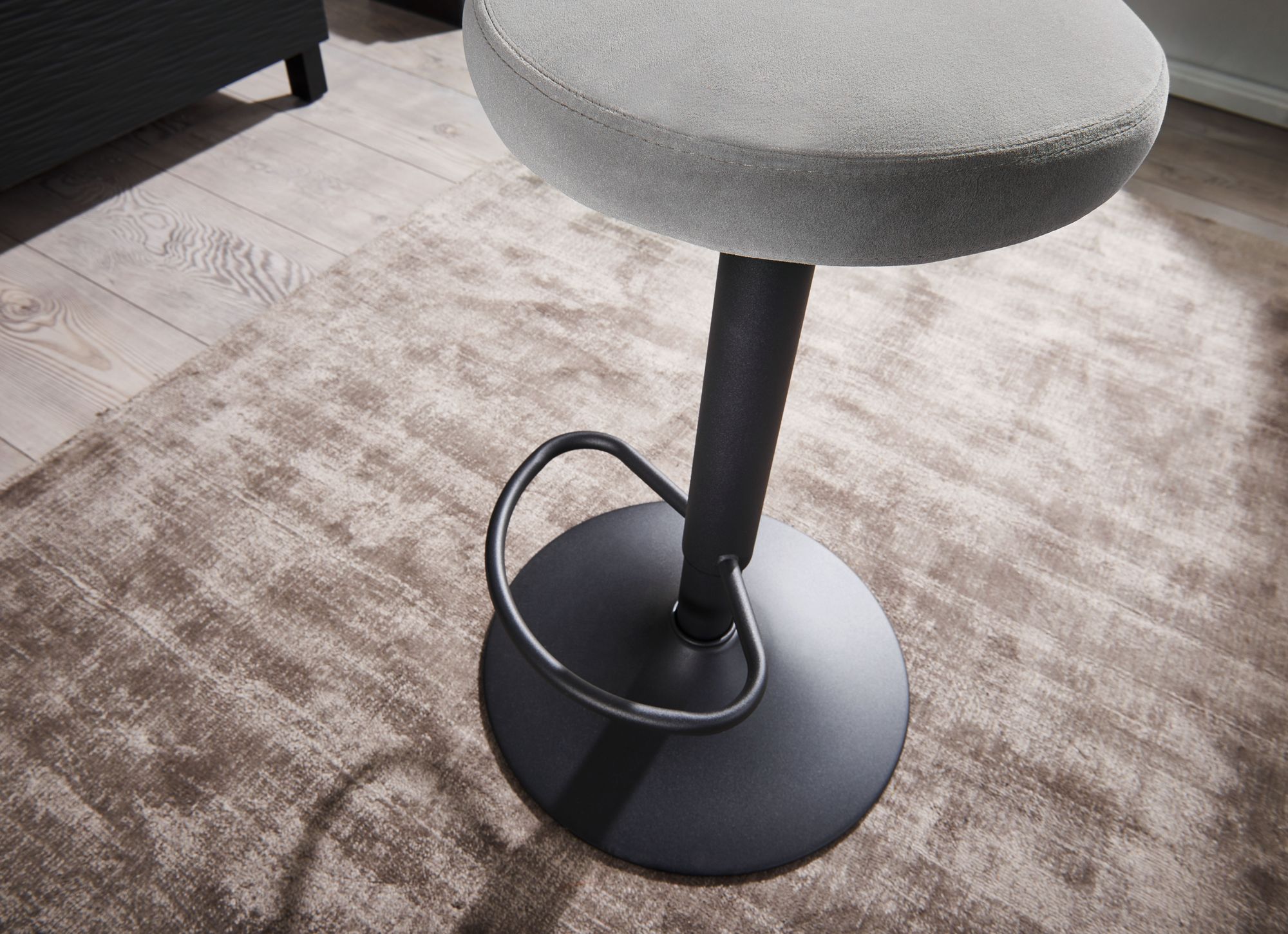 FineBuy Barhocker Samt Hocker ohne Lehne 58 - 79 cm, Küchenhocker Stoff / Metall 100kg, Design Barstuhl Tresenhocker Drehbar Bistrohocker | Farbe: Schwarz