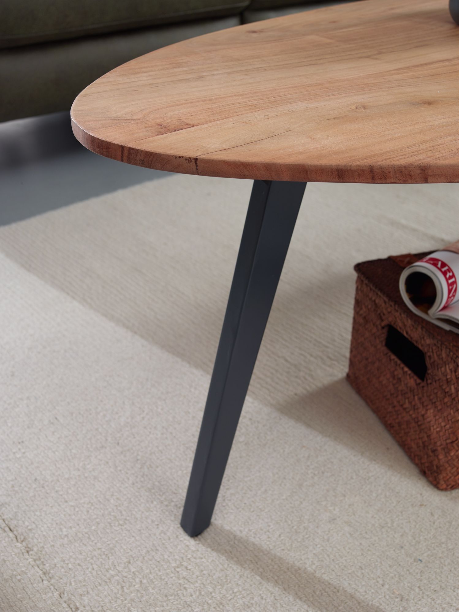 FineBuy Couchtisch Akazie Natur Massivholz oval 110 cm · Wohnzimmertisch mit schwarzen Metallbeinen · Handgefertigter Design Tisch in Nierenform | Farbe: Braun FineBuy Couchtisch Akazie Natur Massivholz oval 110 cm · Wohnzimmertisch mit schwarzen Metallbeinen · Handgefertigter Design Tisch in Nierenform | Farbe: Braun