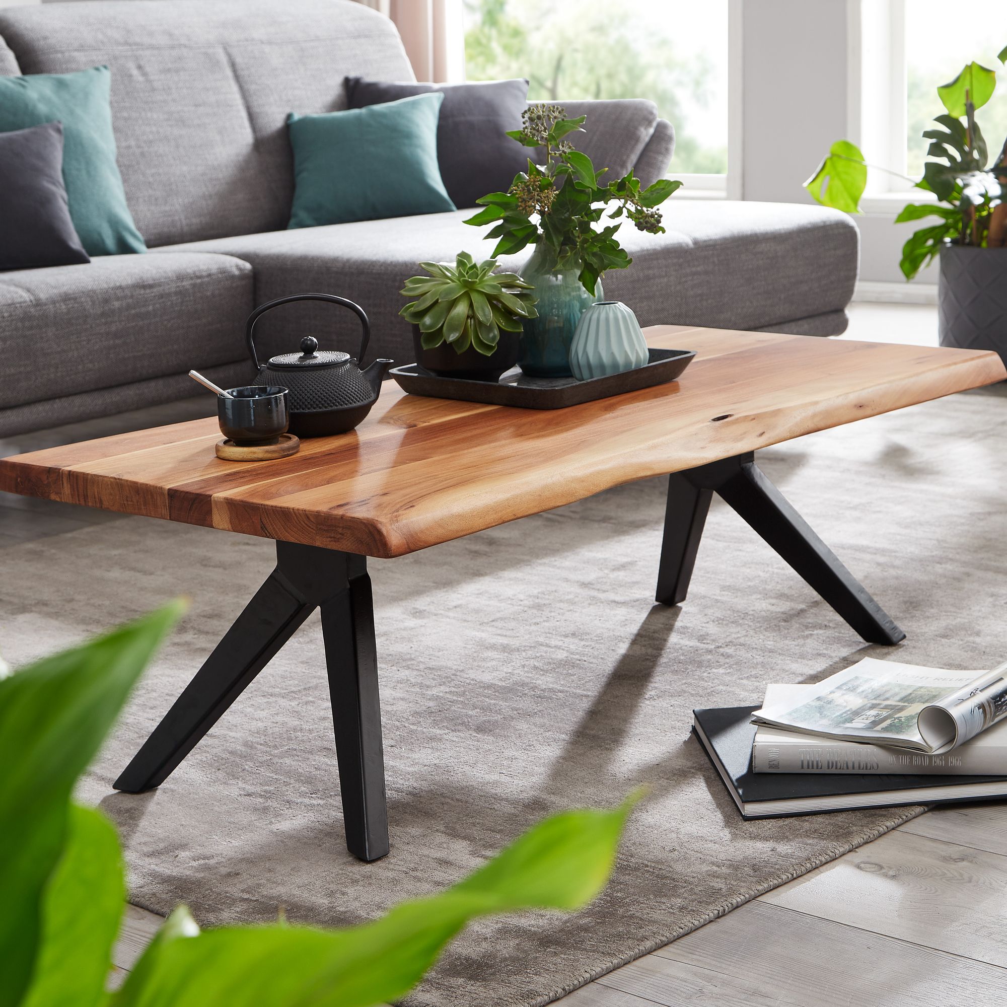 FineBuy Couchtisch Akazie Massivholz 115 cm rechteckig · Wohnzimmertisch mit Baumkante und schwarzem V-Gestell aus Metall · Handgefertigter Massivholztisch im modernen Industrial Design | Farbe: Braun FineBuy Couchtisch Akazie Massivholz 115 cm rechteckig · Wohnzimmertisch mit Baumkante und schwarzem V-Gestell aus Metall · Handgefertigter Massivholztisch im modernen Industrial Design | Farbe: Braun