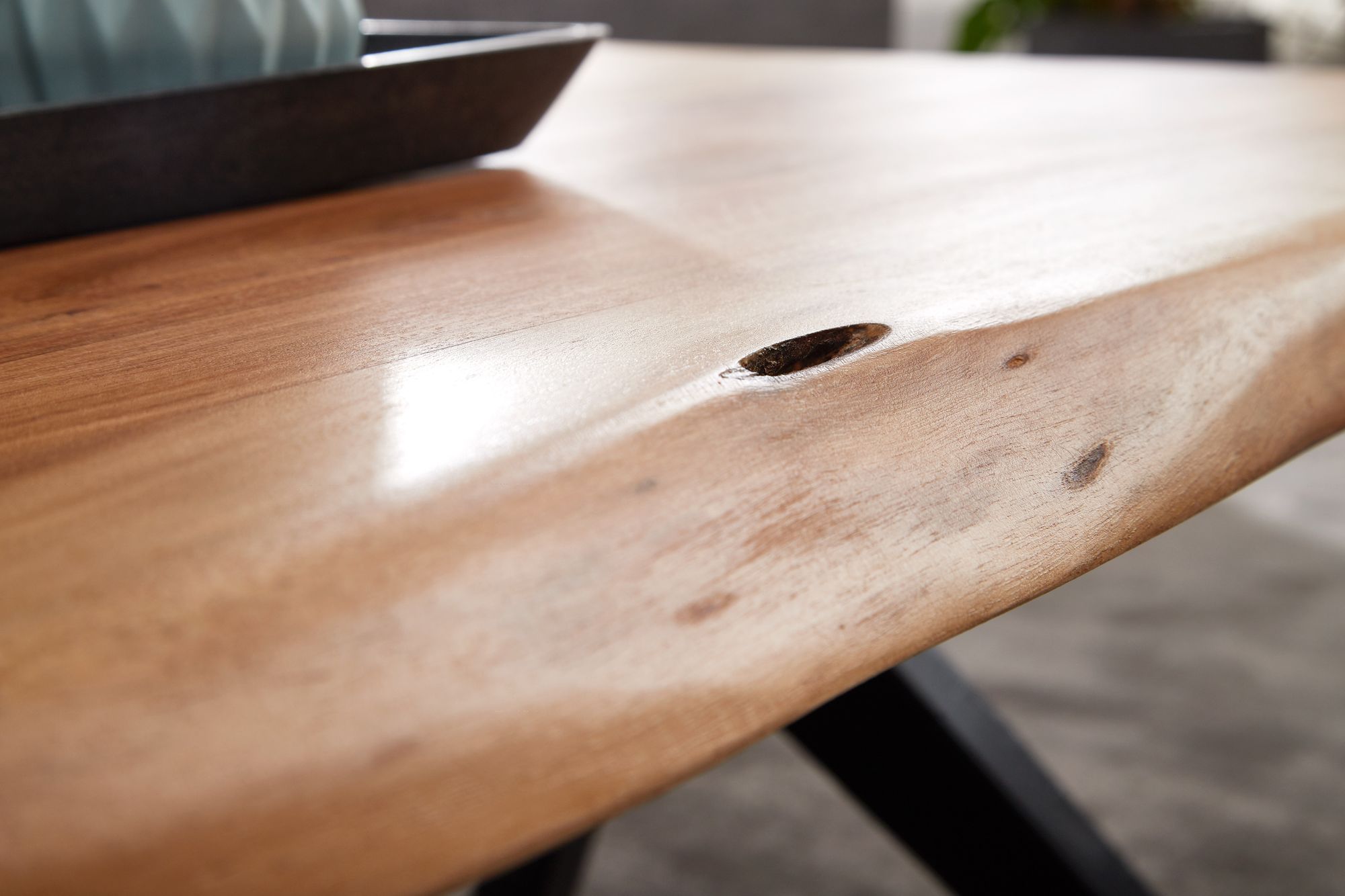 FineBuy Couchtisch Akazie Massivholz 115 cm rechteckig · Wohnzimmertisch mit Baumkante und schwarzem V-Gestell aus Metall · Handgefertigter Massivholztisch im modernen Industrial Design | Farbe: Braun FineBuy Couchtisch Akazie Massivholz 115 cm rechteckig · Wohnzimmertisch mit Baumkante und schwarzem V-Gestell aus Metall · Handgefertigter Massivholztisch im modernen Industrial Design | Farbe: Braun