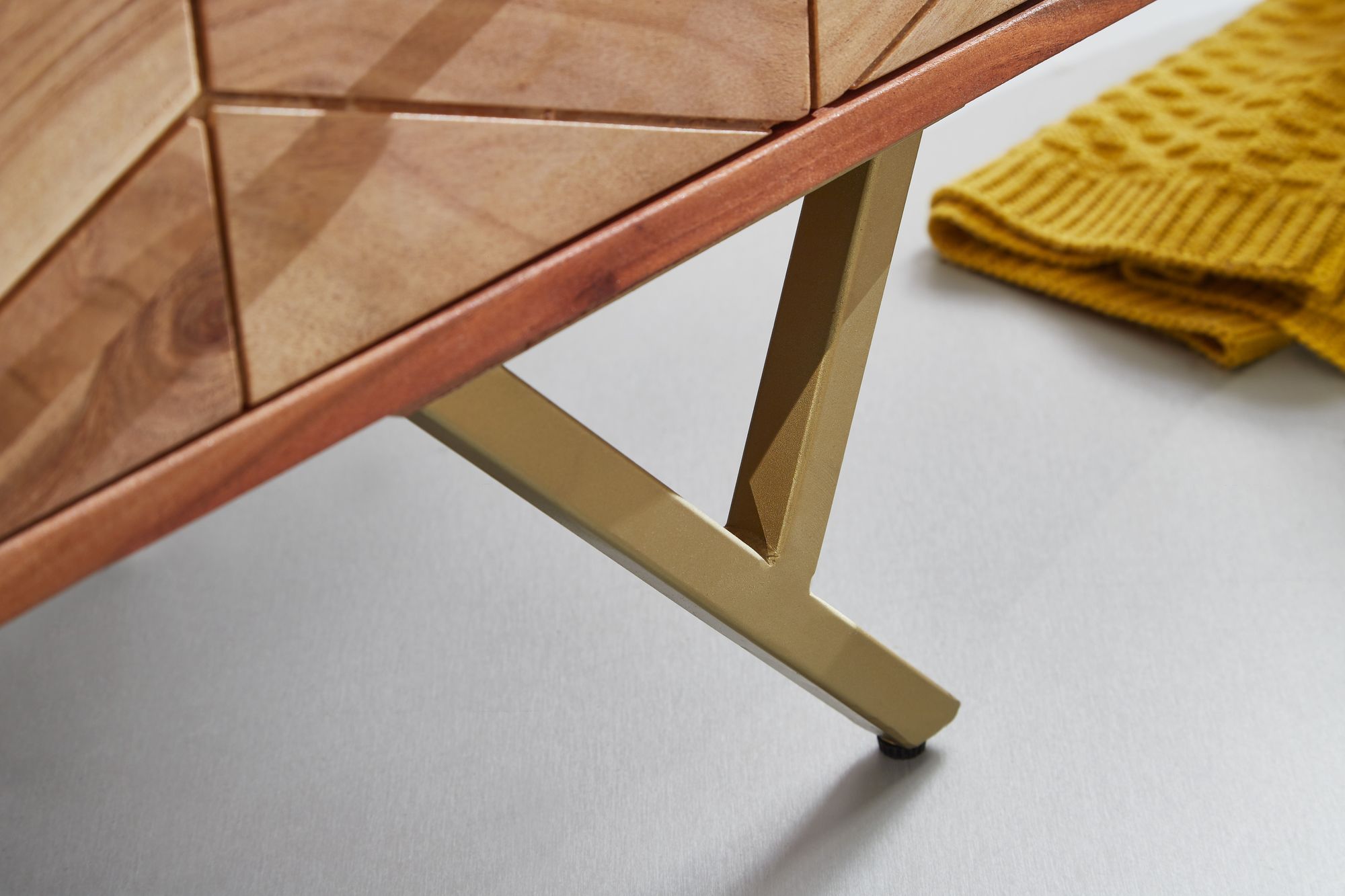 Massivholz Schubladenkommode FineBuy 90cm Akazie Natur Kommode mit 3 Schubladen Sideboard Metall gold | Farbe: Braun Massivholz Schubladenkommode FineBuy 90cm Akazie Natur Kommode mit 3 Schubladen Sideboard Metall gold | Farbe: Braun