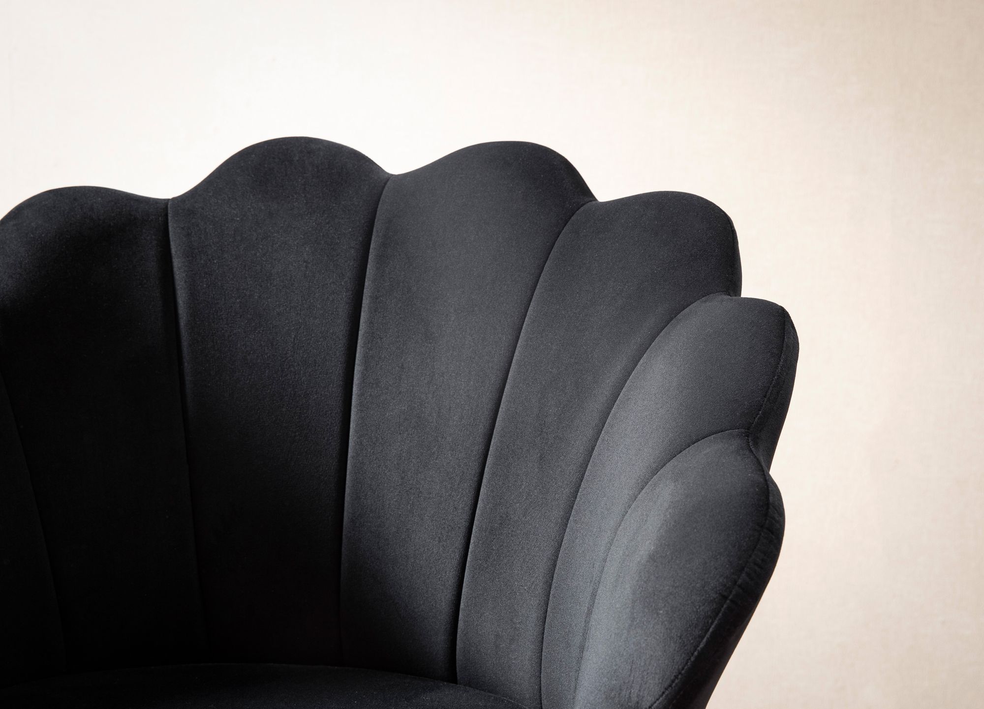 FineBuy Esszimmerstuhl Tulpe Samt Gepolstert, Küchenstuhl mit Goldfarbenen Beinen, Schalenstuhl Skandinavisches Design, Polsterstuhl mit Stoffbezug | Farbe: Weiß