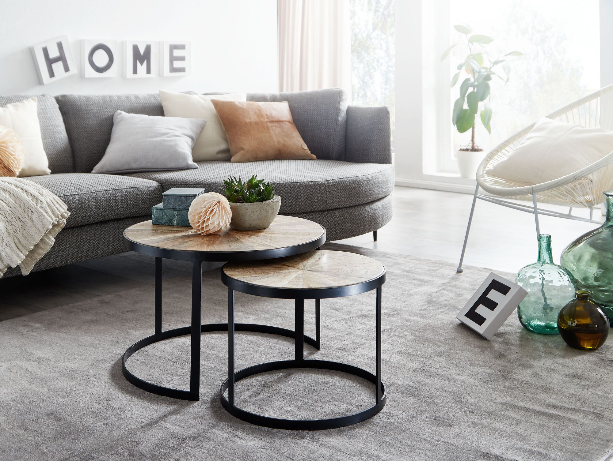 FineBuy Design Couchtisch 2er Set Mango Massivholz Satztisch Rund, Wohnzimmertisch mit Metallbeine Braun, Tischset 2-teilig Satztisch Holz / Metall Schwarz | Farbe: Braun