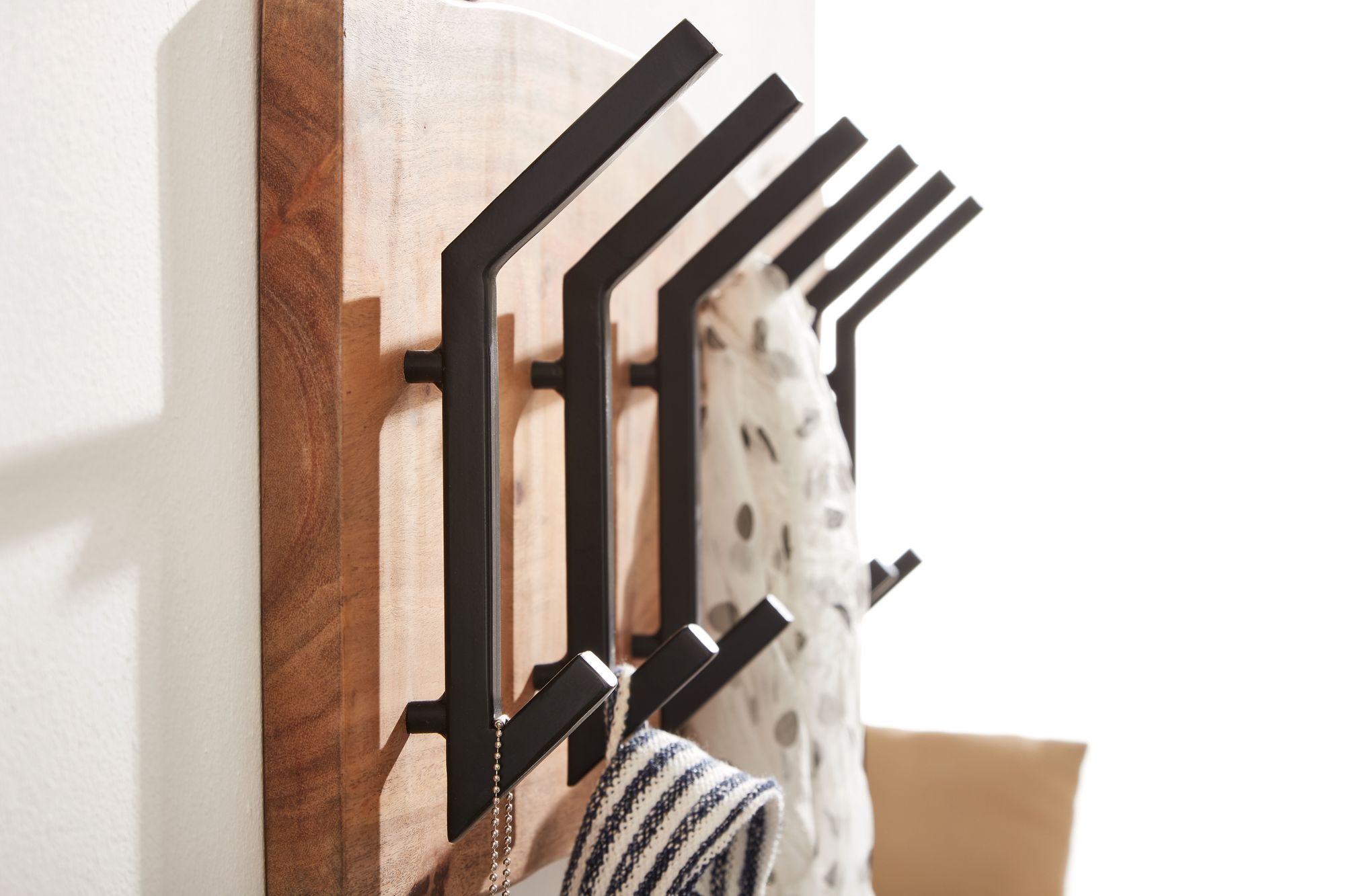 FineBuy Wandgarderobe Akazie Massivholz 100 cm Baumkante - Garderobenpaneel massiv Holz Wand Garderobenleiste Hakenleiste - 6 Kleiderhaken Industrial | Farbe: Braun