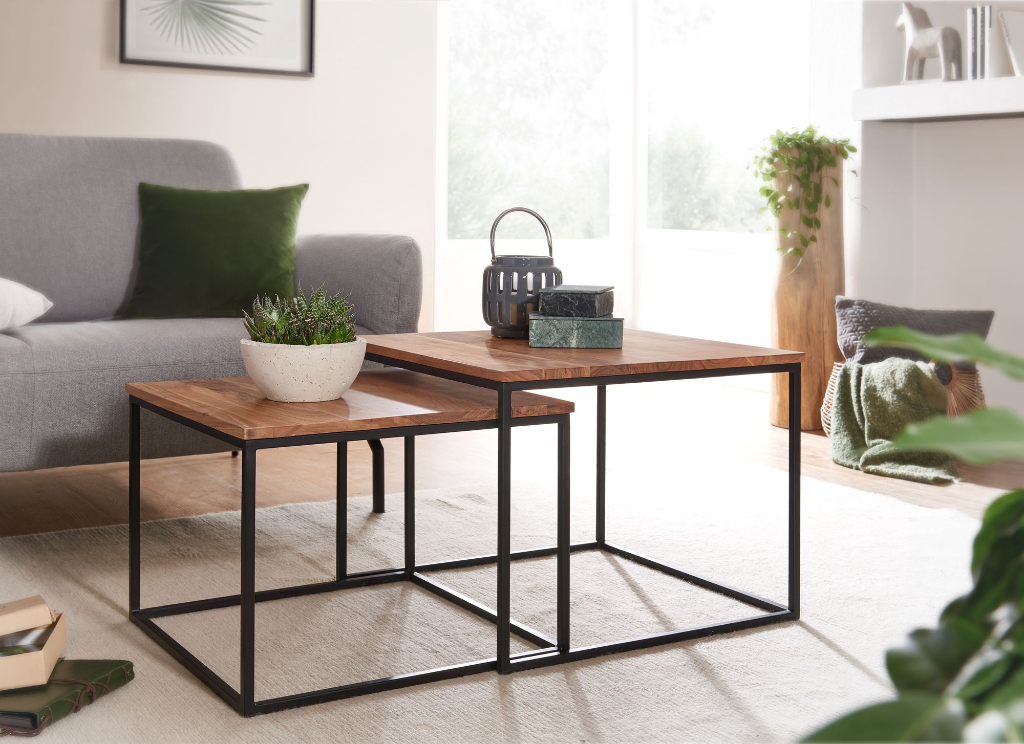 FineBuy Couchtisch 2er Set Akazie Massivholz quadratisch · Wohnzimmertisch Set mit schwarzem Metallgestell · Handgefertigte Beistelltische im modernen Industrial Design Satztisch | Farbe: Braun