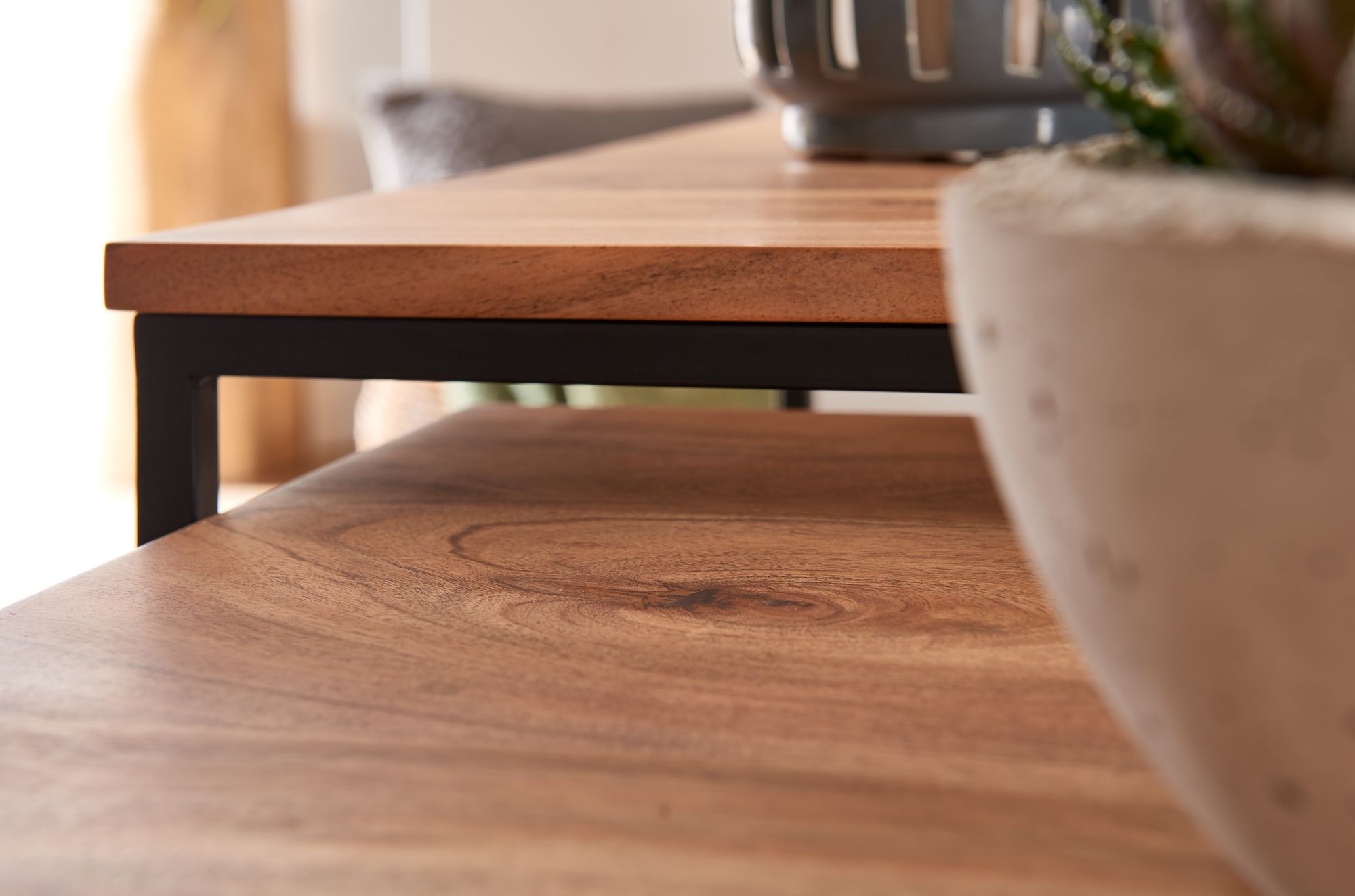 FineBuy Couchtisch 2er Set Akazie Massivholz quadratisch · Wohnzimmertisch Set mit schwarzem Metallgestell · Handgefertigte Beistelltische im modernen Industrial Design Satztisch | Farbe: Braun