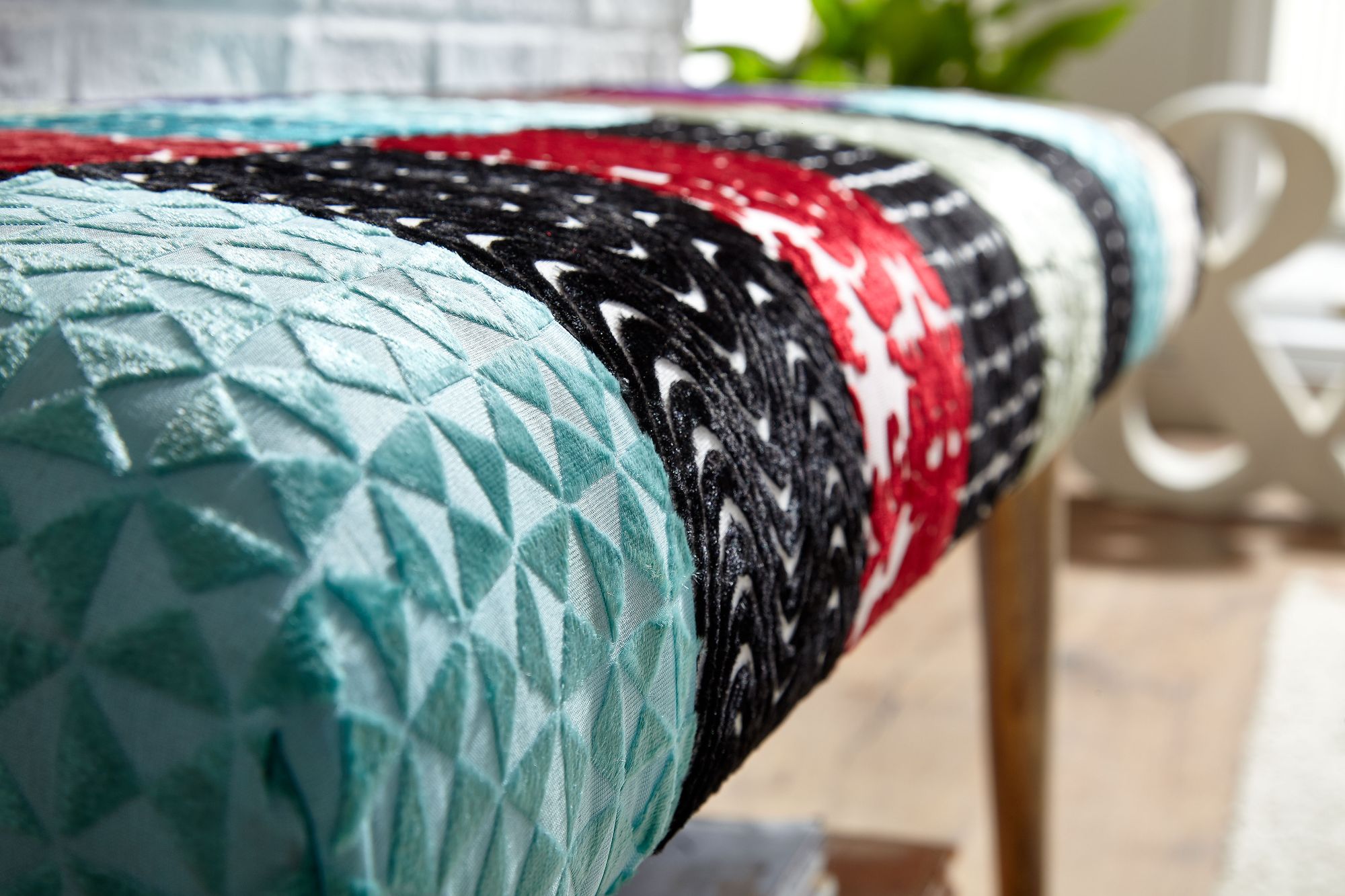 FineBuy gepolsterte Sitzbank 120 cm Patchwork - Retro Polsterbank für Garderobe Schlafzimmer & Wohnzimmer - Garderobenbank Eingangsbereich - Handmade | Farbe: Bunt