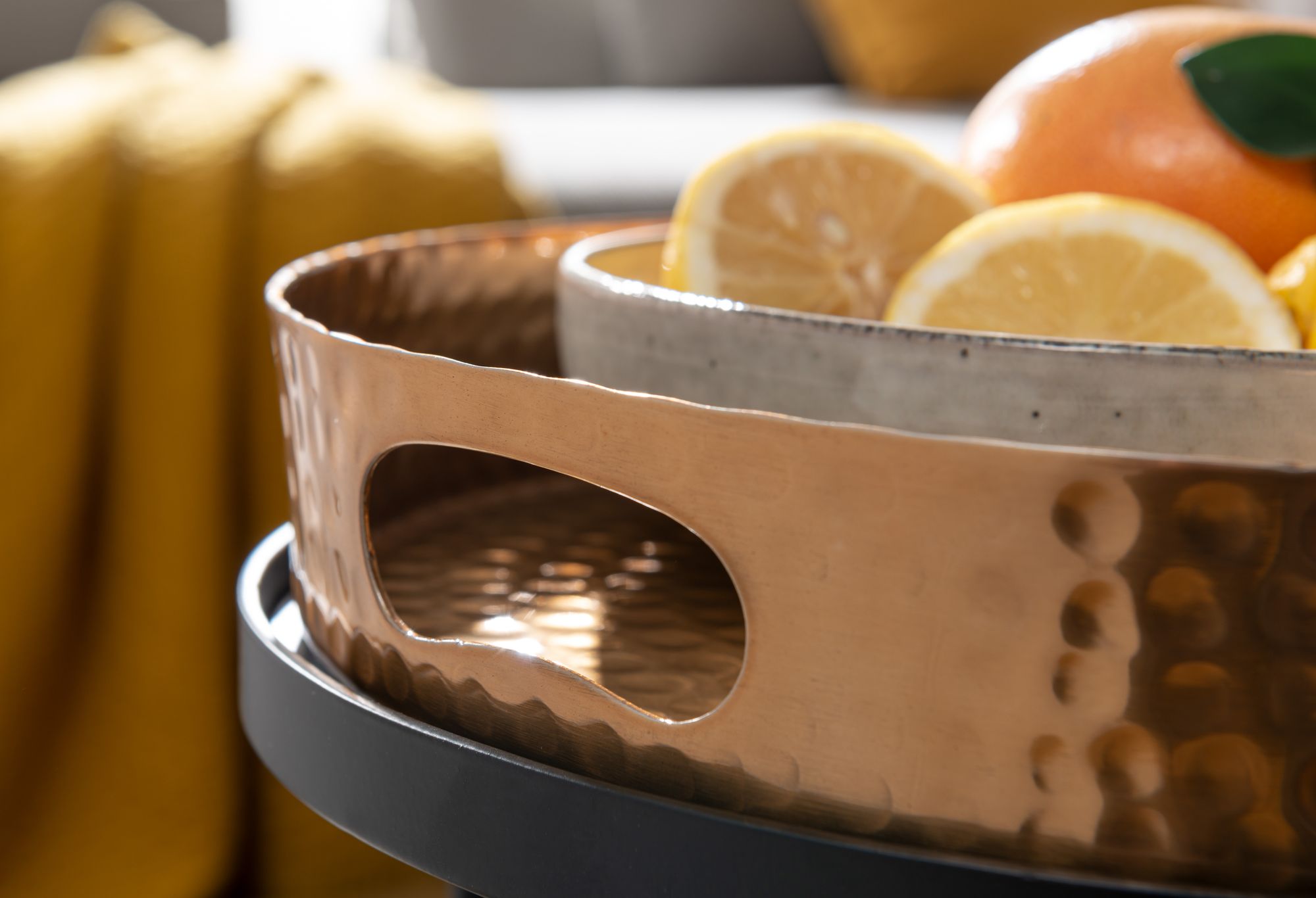 FineBuy Beistelltisch 2er Set Metall Hammerschlag Satztisch Rund, Couchtisch abnehmbares Tablett, Tabletttisch Sofa 2 teilig Modern, Runder Sofatisch | Farbe: Gold