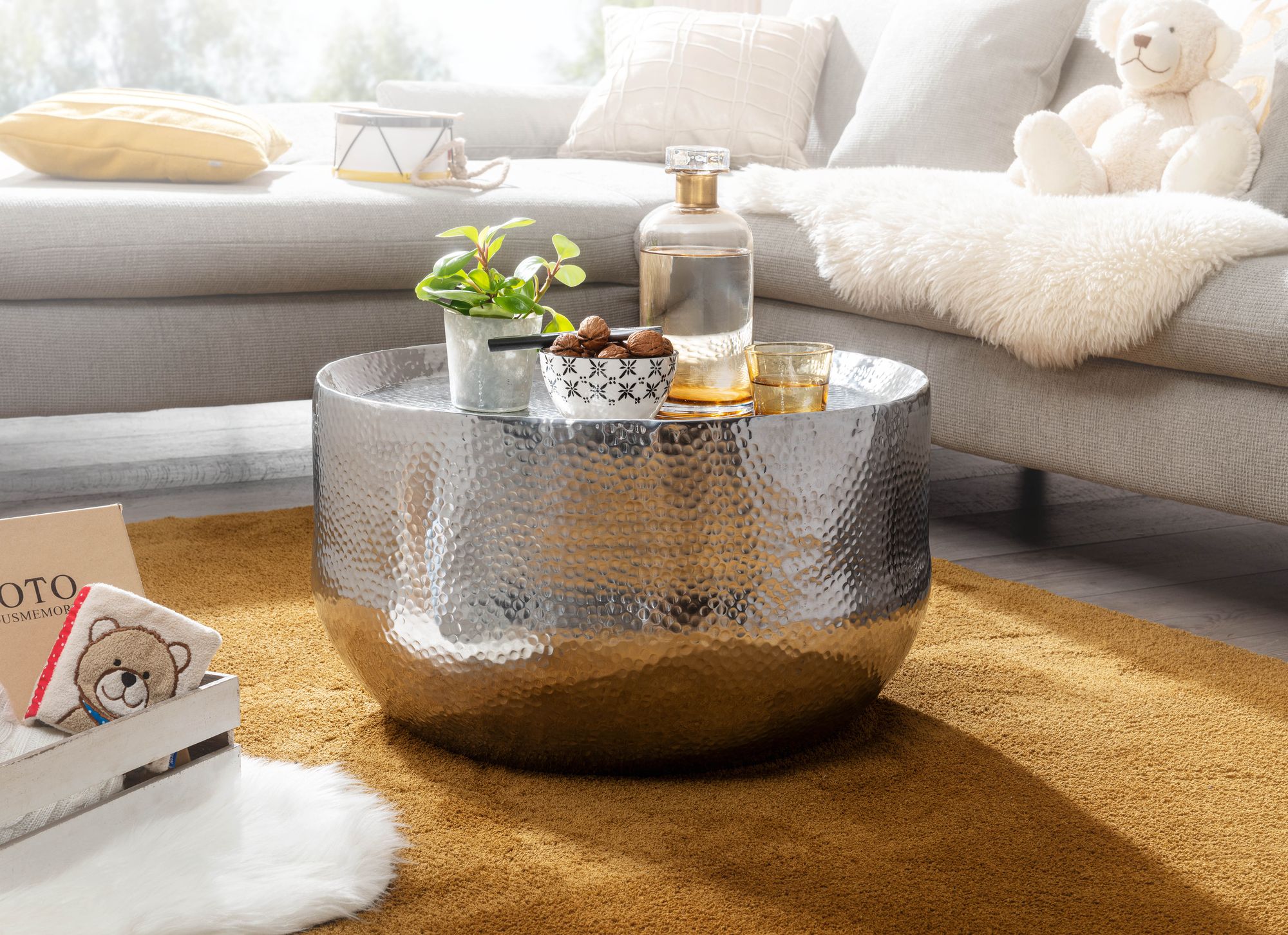 FineBuy Design Couchtisch rund 60 cm aus Metall - Handgefertigter Aluminium Wohnzimmertisch mit Hammerschlag - Orientalischer runder Alu Sofatisch | Farbe: Gold