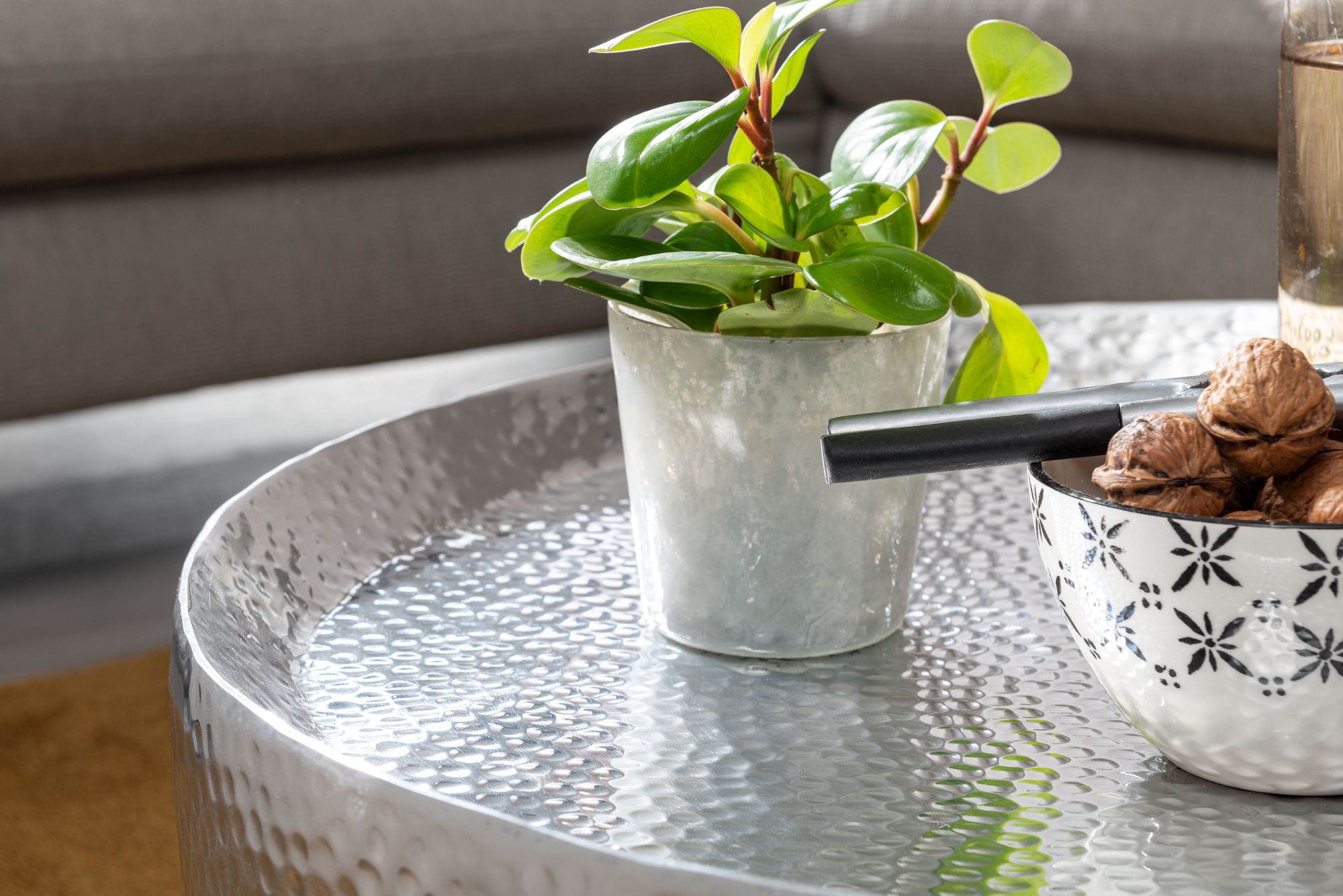 FineBuy Design Couchtisch rund 60 cm aus Metall - Handgefertigter Aluminium Wohnzimmertisch mit Hammerschlag - Orientalischer runder Alu Sofatisch | Farbe: Gold