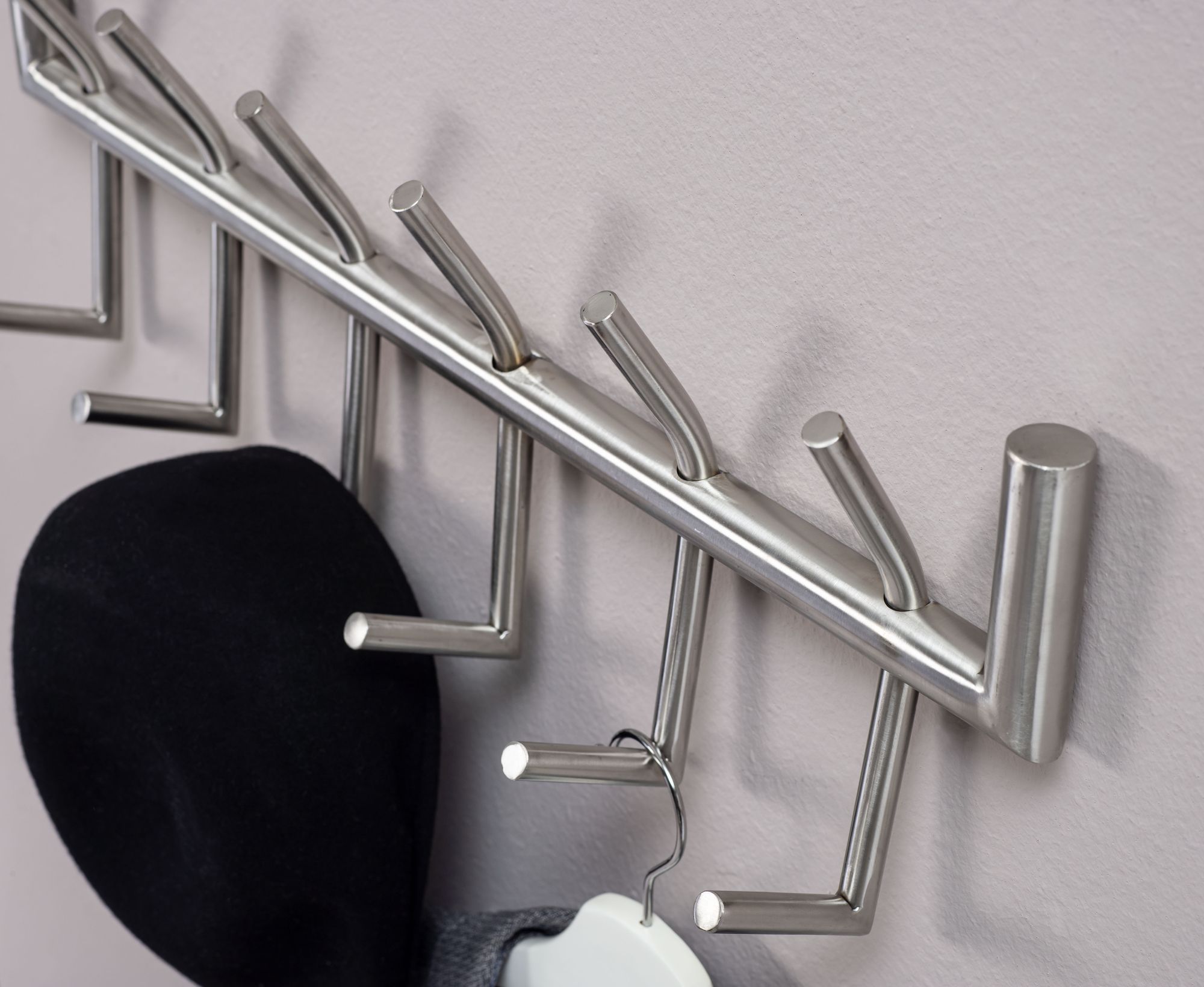 FineBuy Wandgarderobe Metall Silber 60 cm - Design Garderobenpaneel - Wand Garderobenleiste mit Hakenleiste -  6 Kleiderhaken | Farbe: Silber