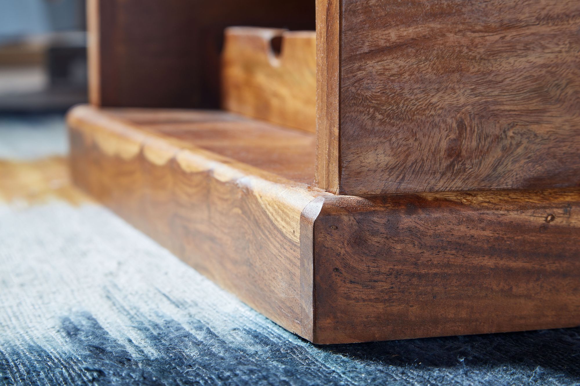 FineBuy Couchtisch 100x60x40 cm Sheesham Massivholz Truhentisch mit Weinregal, Design Wohnzimmertisch mit Stauraum, Sofatisch Stubentisch Modern, Holztisch Wohnzimmer | Farbe: Braun FineBuy Couchtisch 100x60x40 cm Sheesham Massivholz Truhentisch mit Weinregal, Design Wohnzimmertisch mit Stauraum, Sofatisch Stubentisch Modern, Holztisch Wohnzimmer | Farbe: Braun