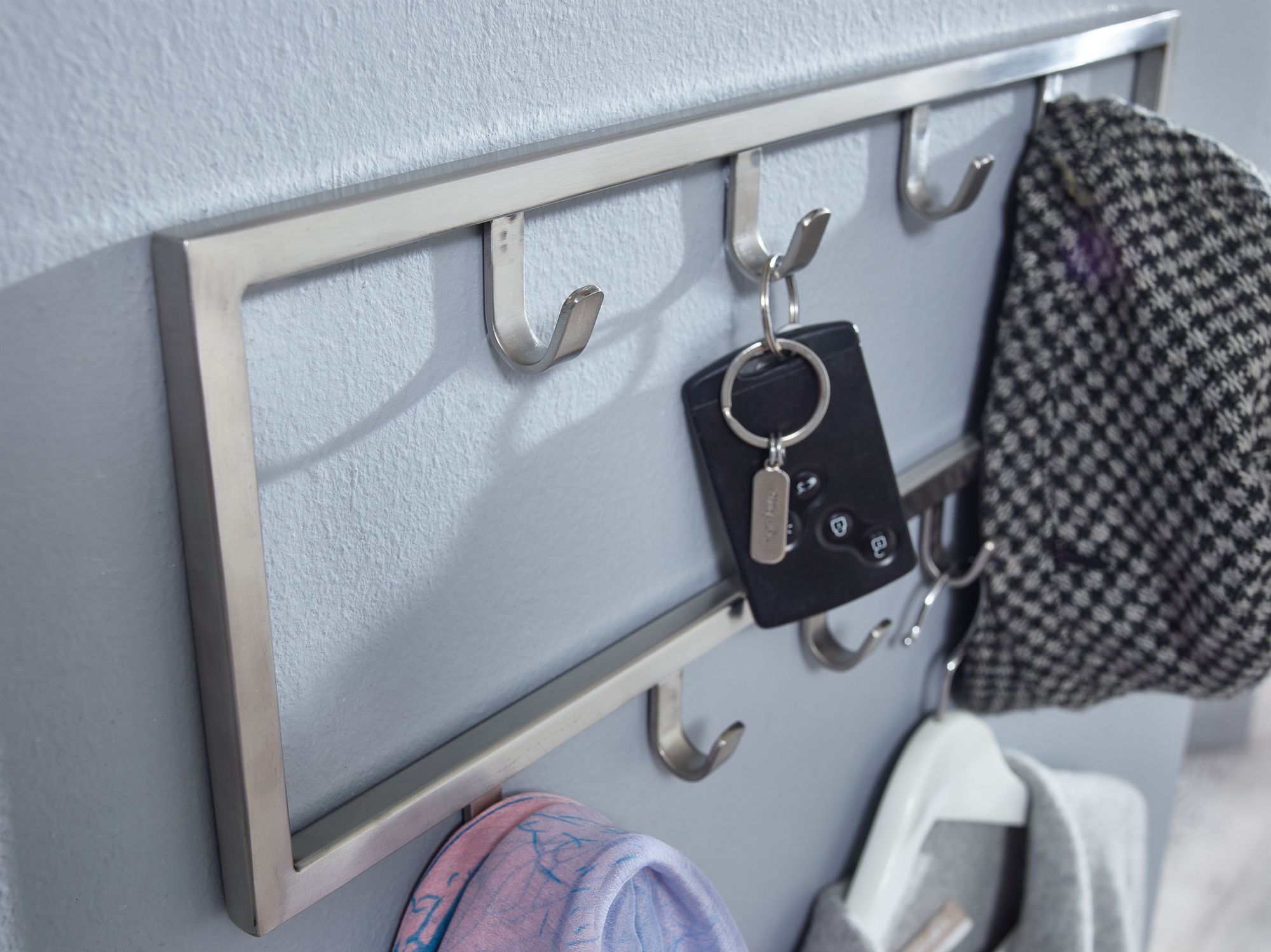 FineBuy Wandgarderobe Metall Silber - Design Garderobenpaneel - Wand Garderobenleiste mit Hakenleiste -  Kleiderhaken | Farbe: Silber