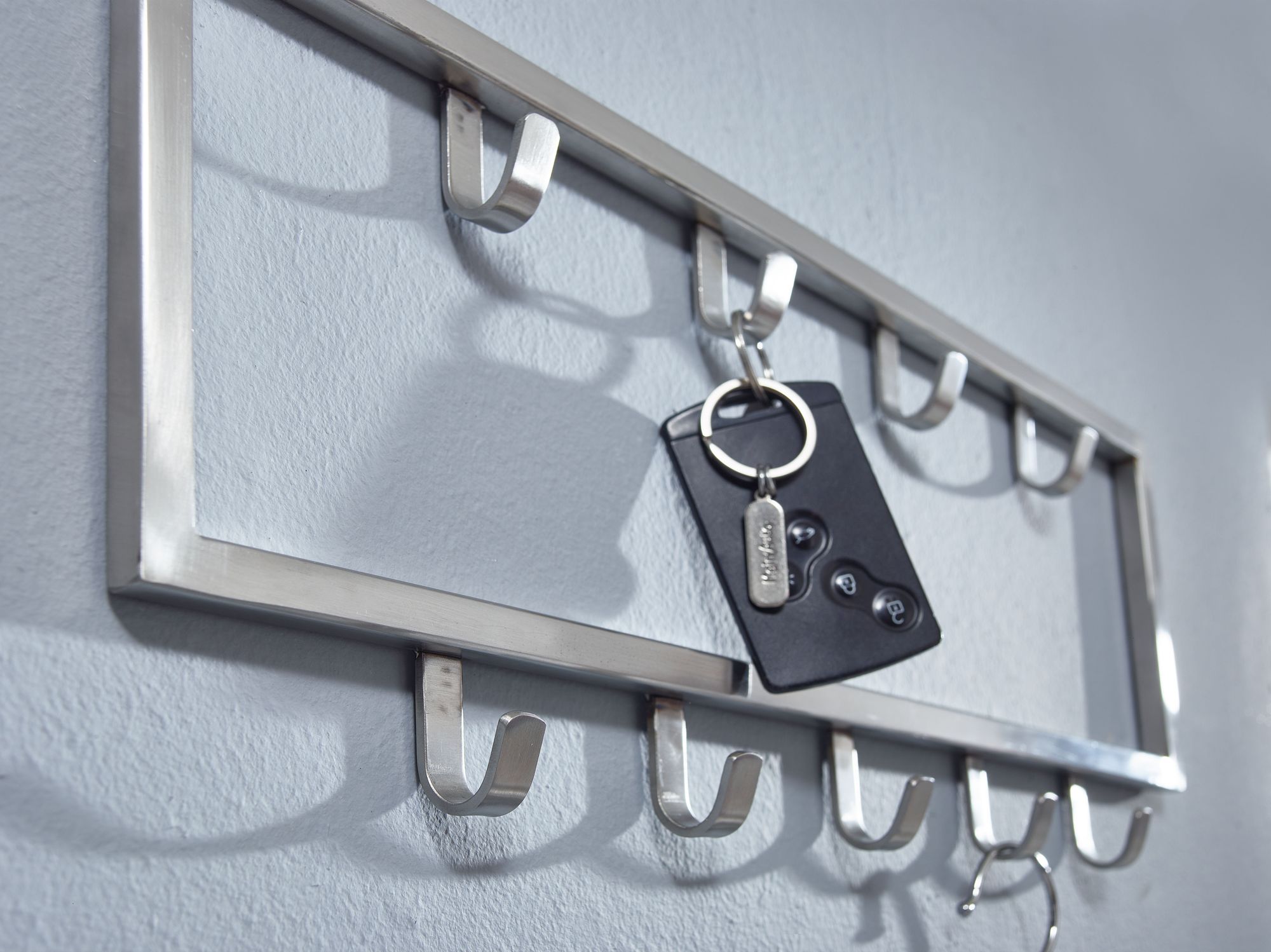 FineBuy Wandgarderobe Metall Silber - Design Garderobenpaneel - Wand Garderobenleiste mit Hakenleiste -  Kleiderhaken | Farbe: Silber