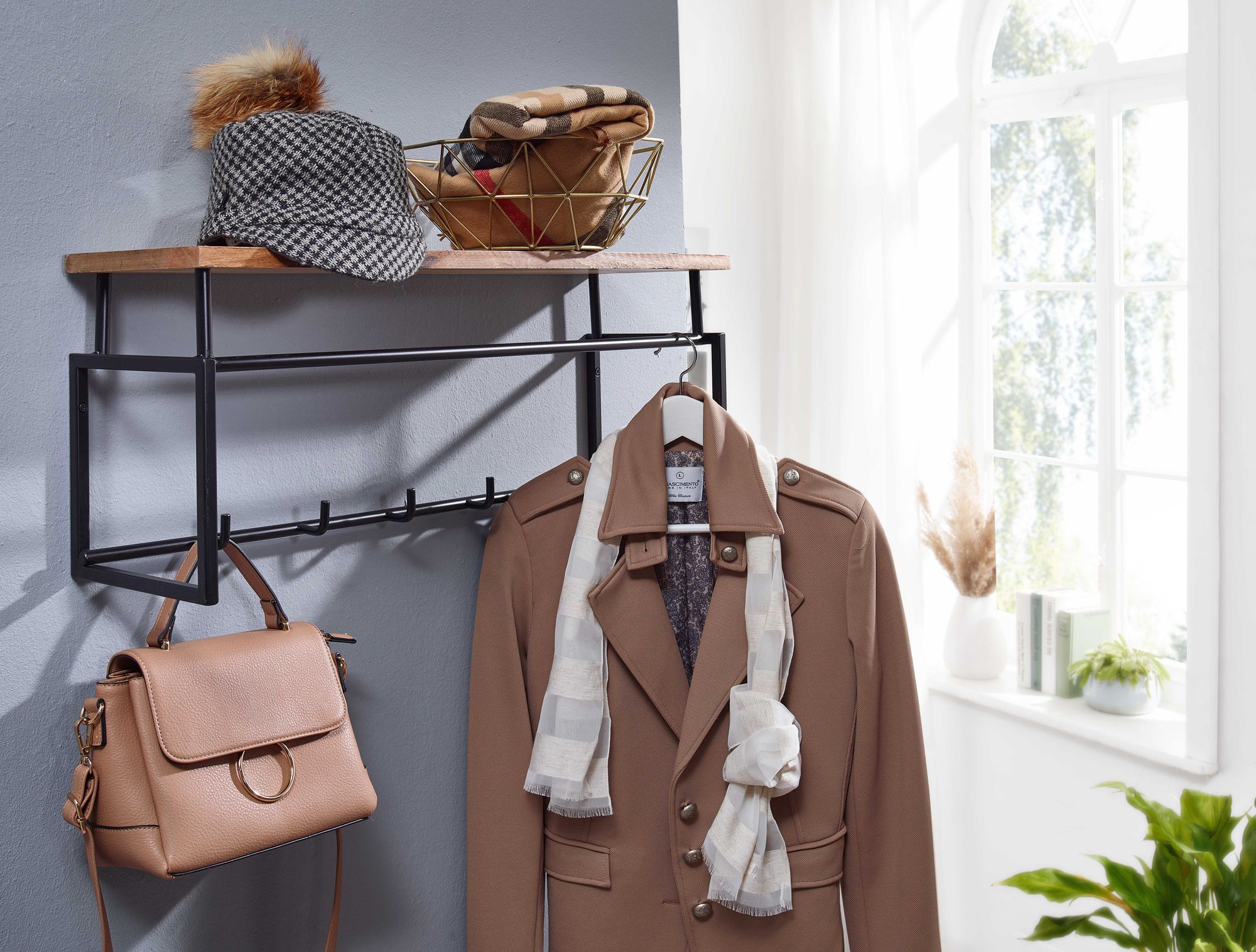 FineBuy Wandgarderobe Mango Massivholz 70 cm mit Ablage - Industrial Garderobenpaneel mit Hutablage - Wand Garderobenleiste Hakenleiste - 5 Metall Kleiderhaken & Kleiderstange | Farbe: Braun