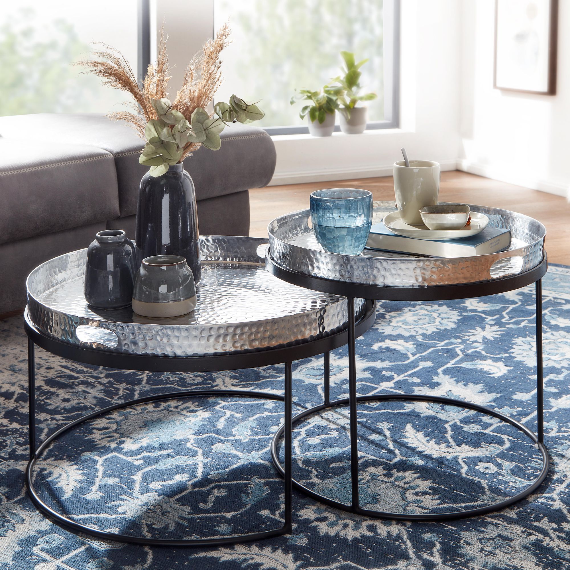 FineBuy Couchtisch 2er Set Metall Hammerschlag Satztisch Rund, Sofatisch abnehmbares Tablett, Tabletttisch Sofa 2 teilig Modern, Runder Beistelltisch | Farbe: Silber