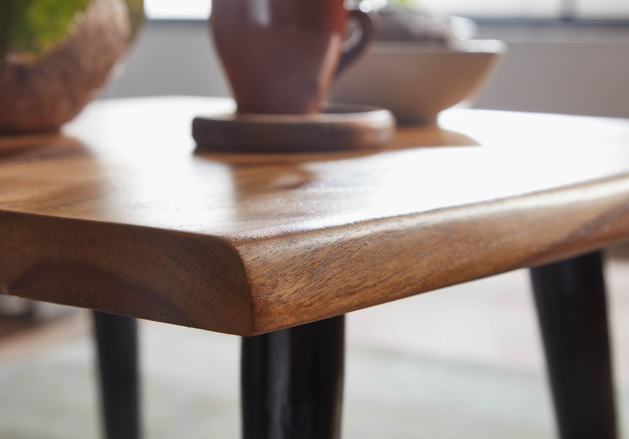 FineBuy Couchtisch Sheesham Massivholz 110 cm rechtckig · Wohnzimmertisch mit natürlicher Baumkante & Metallbeinen · Handgefertigt im Retro Design | Farbe: Braun FineBuy Couchtisch Sheesham Massivholz 110 cm rechtckig · Wohnzimmertisch mit natürlicher Baumkante & Metallbeinen · Handgefertigt im Retro Design | Farbe: Braun