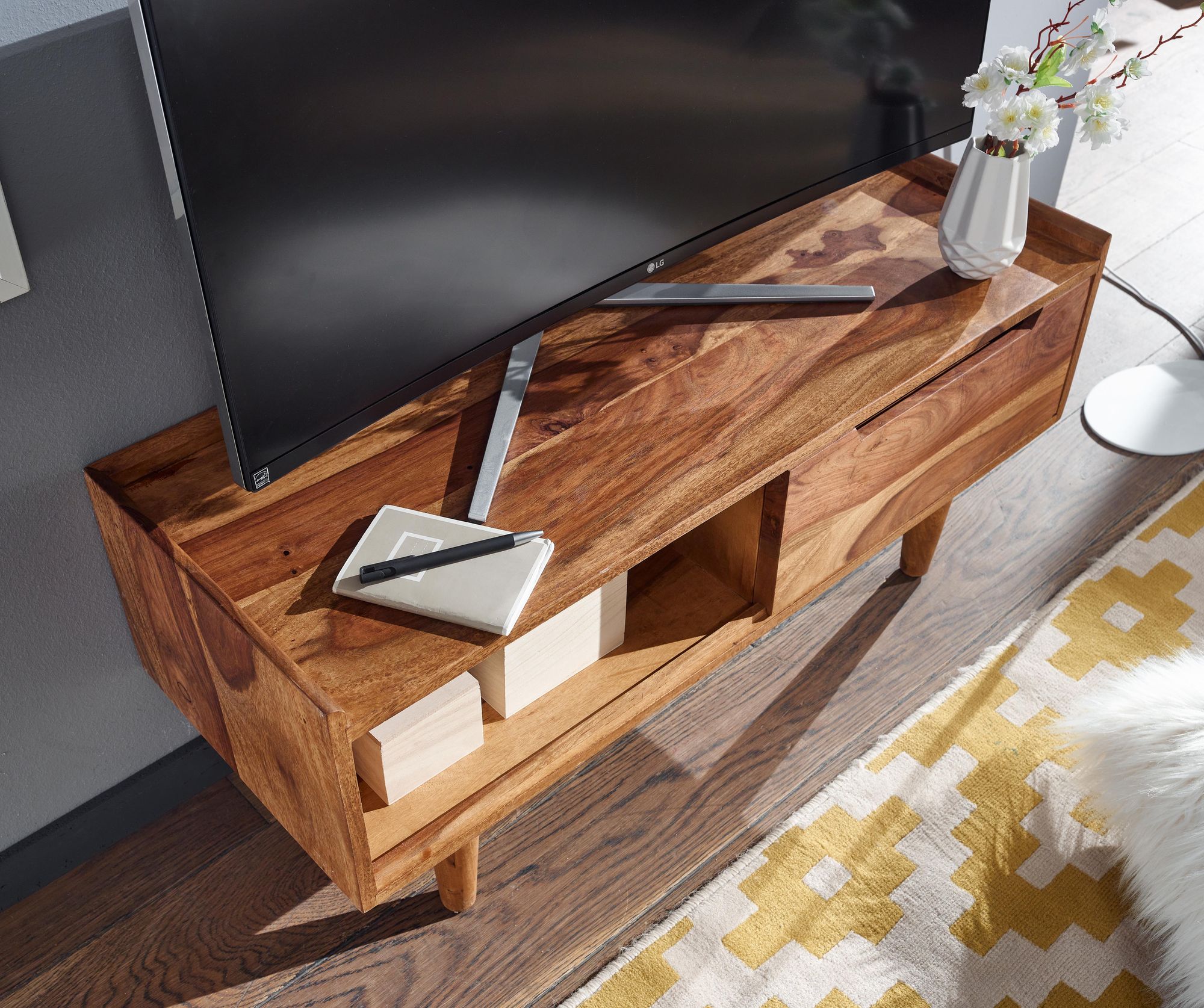 FineBuy Lowboard Sheesham Massivholz 95x44x34 cm TV-Kommode mit Schiebetür, Design TV-Schrank Hoch, Fernsehtisch Fernsehschrank Modern, Fernsehkommode Wohnzimmer | Farbe: Braun