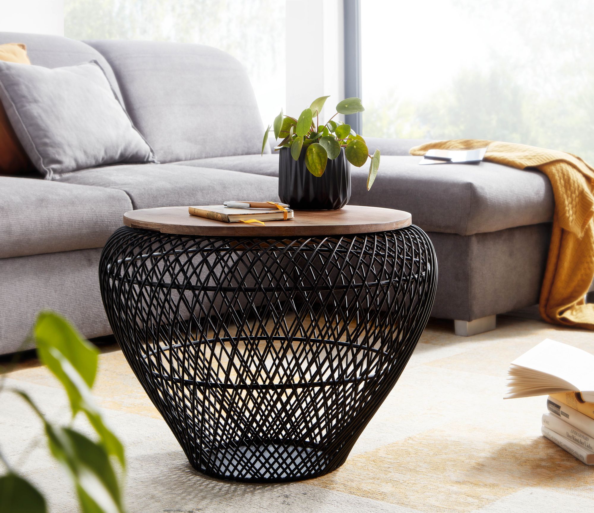 FineBuy Couchtisch Mango Massivholz Metall 60x60x45 cm Rund mit Stauraum, Design Wohnzimmertisch Korbtisch Modern, Beistelltisch Sofatisch Wohnzimmer | Farbe: Schwarz