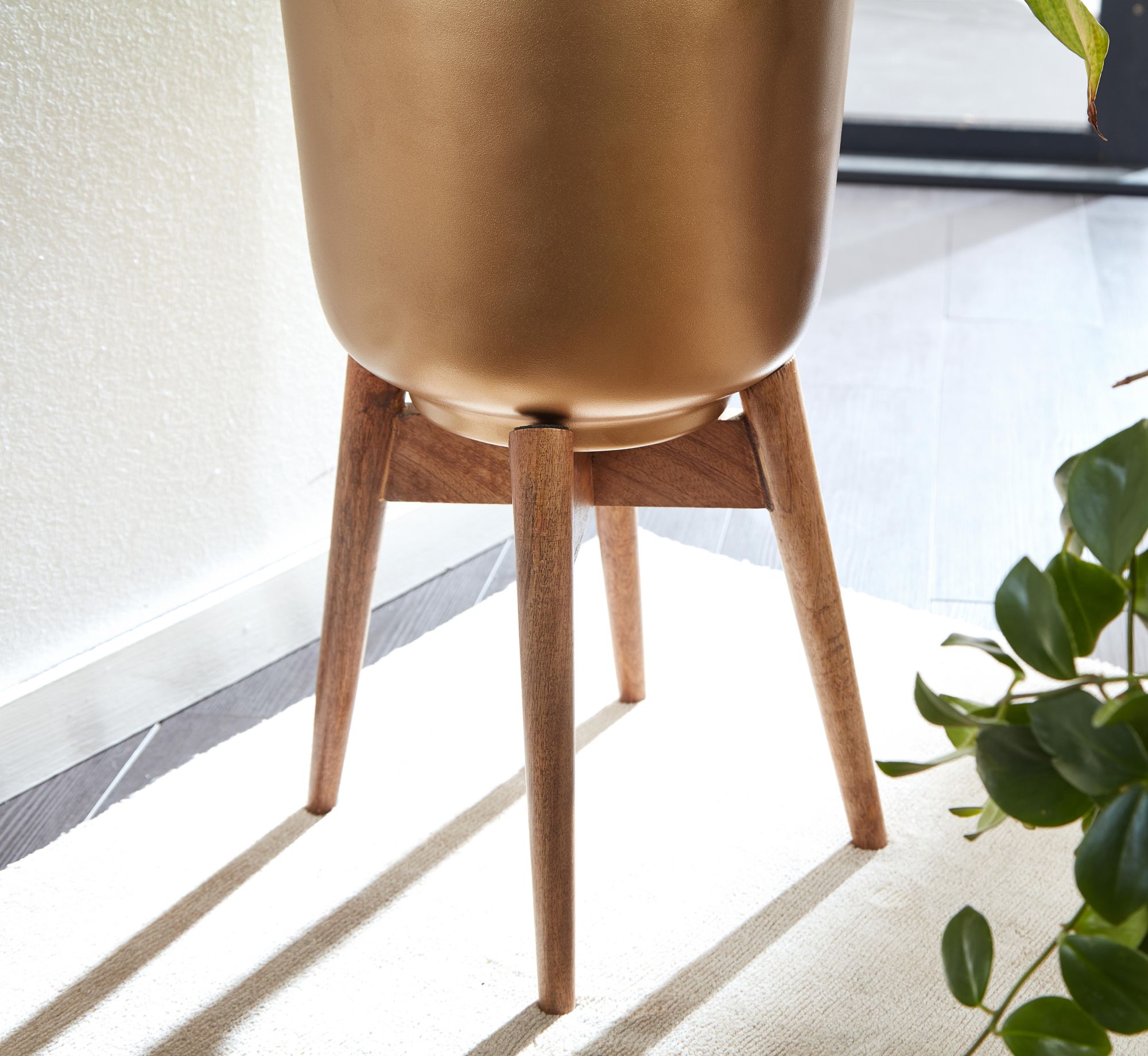 FineBuy Blumentopf 2er Set Metall / Massivholz Pflanzkübel Gold mit Füßen, Pflanzenkübel Rund, Blumenkübel Pflanzgefäß | Farbe: Gold