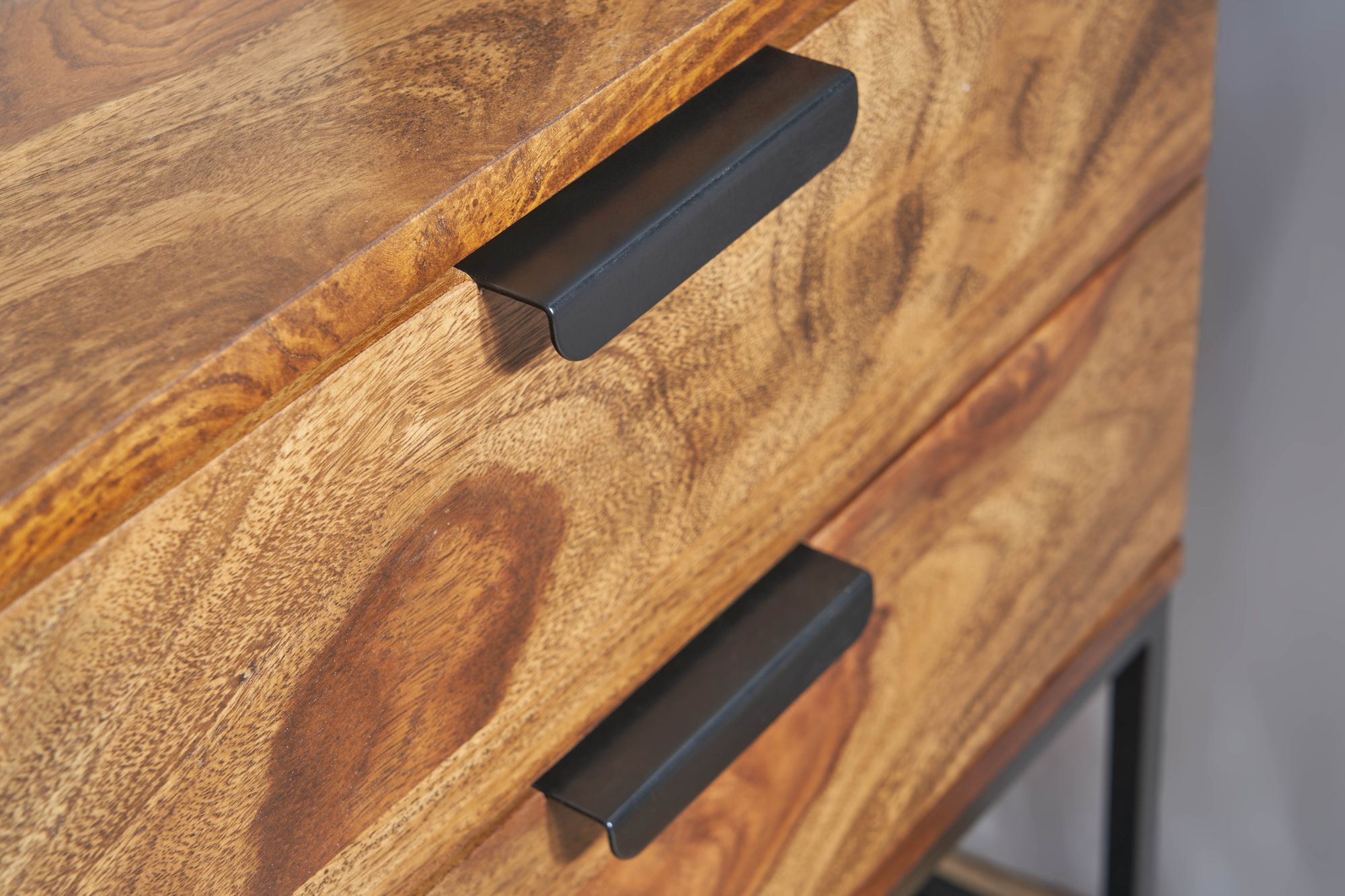 FineBuy Nachttisch Sheesham Massivholz / Metall 50x40x51 cm Nachtschrank Boxspringbett, Design Nachtkonsole mit 2 Schubladen, Nachtkommode Industrial mit Stauraum | Farbe: Braun FineBuy Nachttisch Sheesham Massivholz / Metall 50x40x51 cm Nachtschrank Boxspringbett, Design Nachtkonsole mit 2 Schubladen, Nachtkommode Industrial mit Stauraum | Farbe: Braun