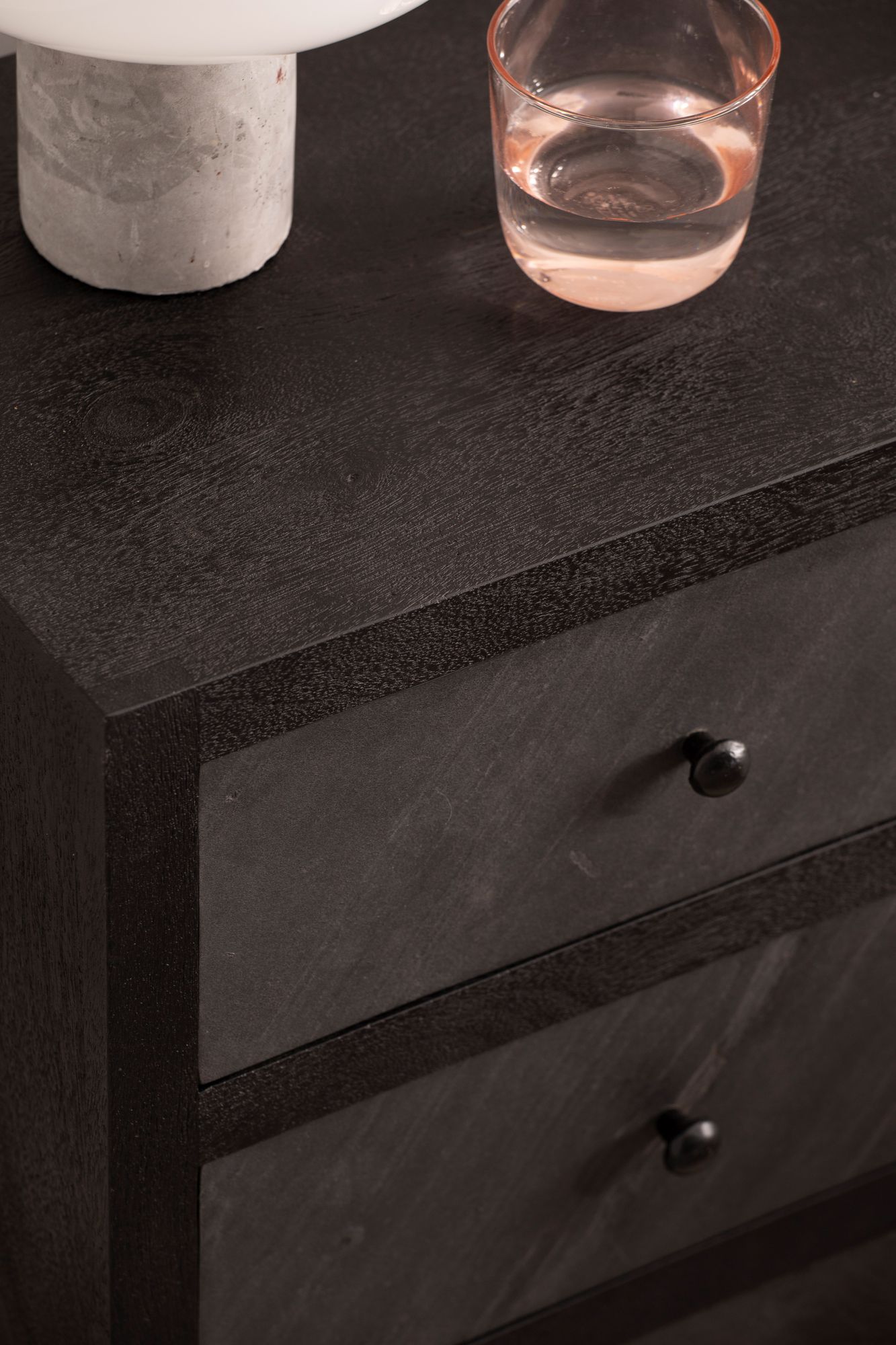 FineBuy Nachttisch aus Mango Massivholz mit Fronten in Steinoptik und 3 Schubladen – Design Nachtkonsole, Nachtschrank für Boxspringbett - Nachtkästchen 40x60x30 cm | Farbe: Schwarz