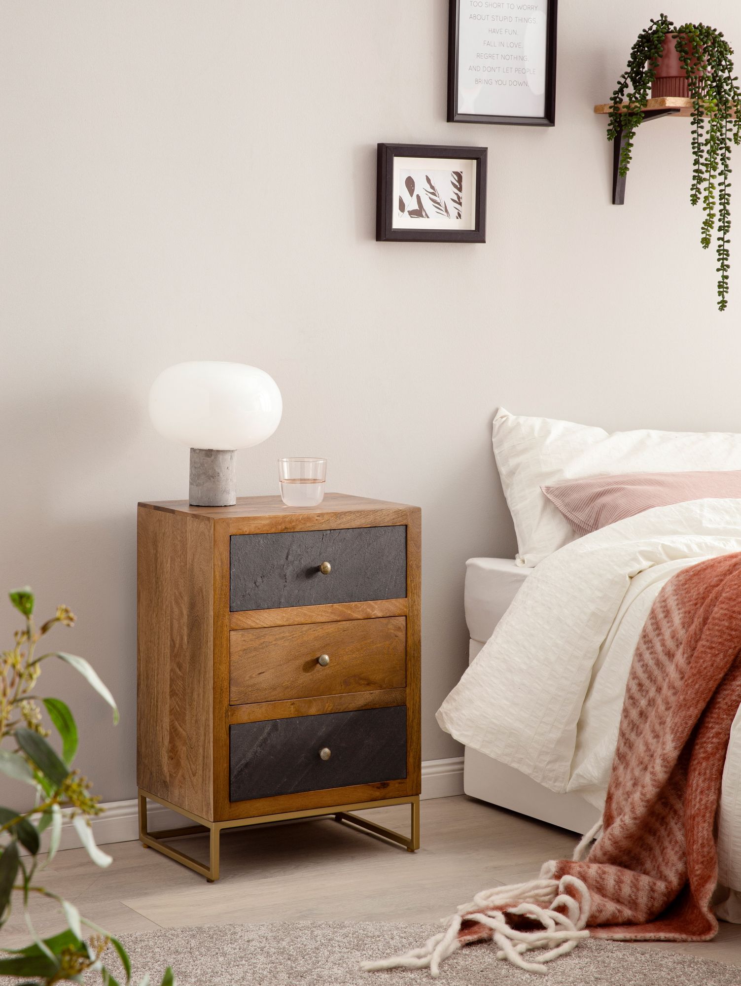 FineBuy Nachttisch aus Mango Massivholz mit Fronten in Steinoptik und 3 Schubladen – Design Nachtkonsole, Nachtschrank für Boxspringbett - Nachtkästchen 40x60x30 cm | Farbe: Schwarz