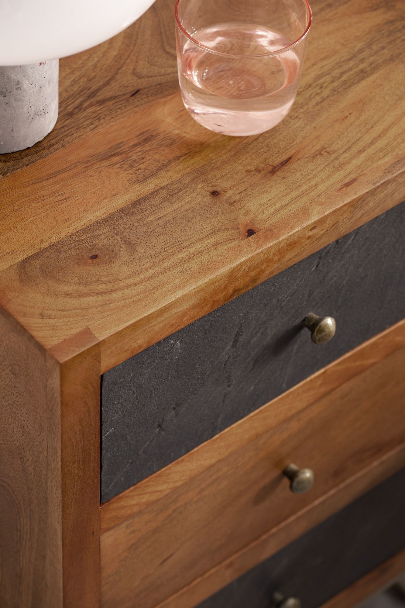 FineBuy Nachttisch aus Mango Massivholz mit Fronten in Steinoptik und 3 Schubladen – Design Nachtkonsole, Nachtschrank für Boxspringbett - Nachtkästchen 40x60x30 cm | Farbe: Schwarz