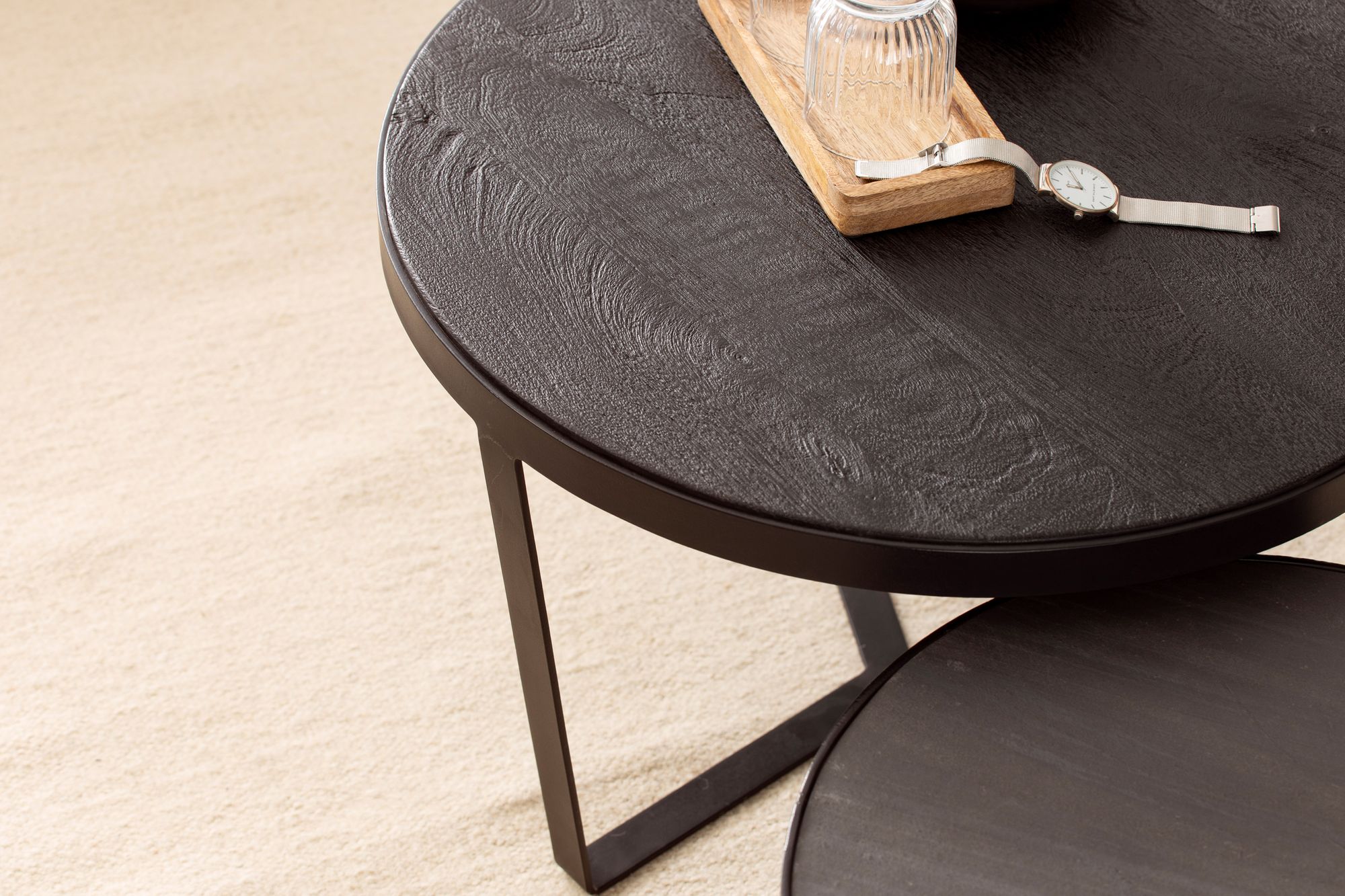 FineBuy Couchtisch 2er Set Akazie Massivholz / Steinoptik Wohnzimmertisch Rund, Satztisch mit Metallgestell, Kaffeetisch Modern, Sofatisch Verschachtelungstisch 2-teilig | Farbe: Schwarz