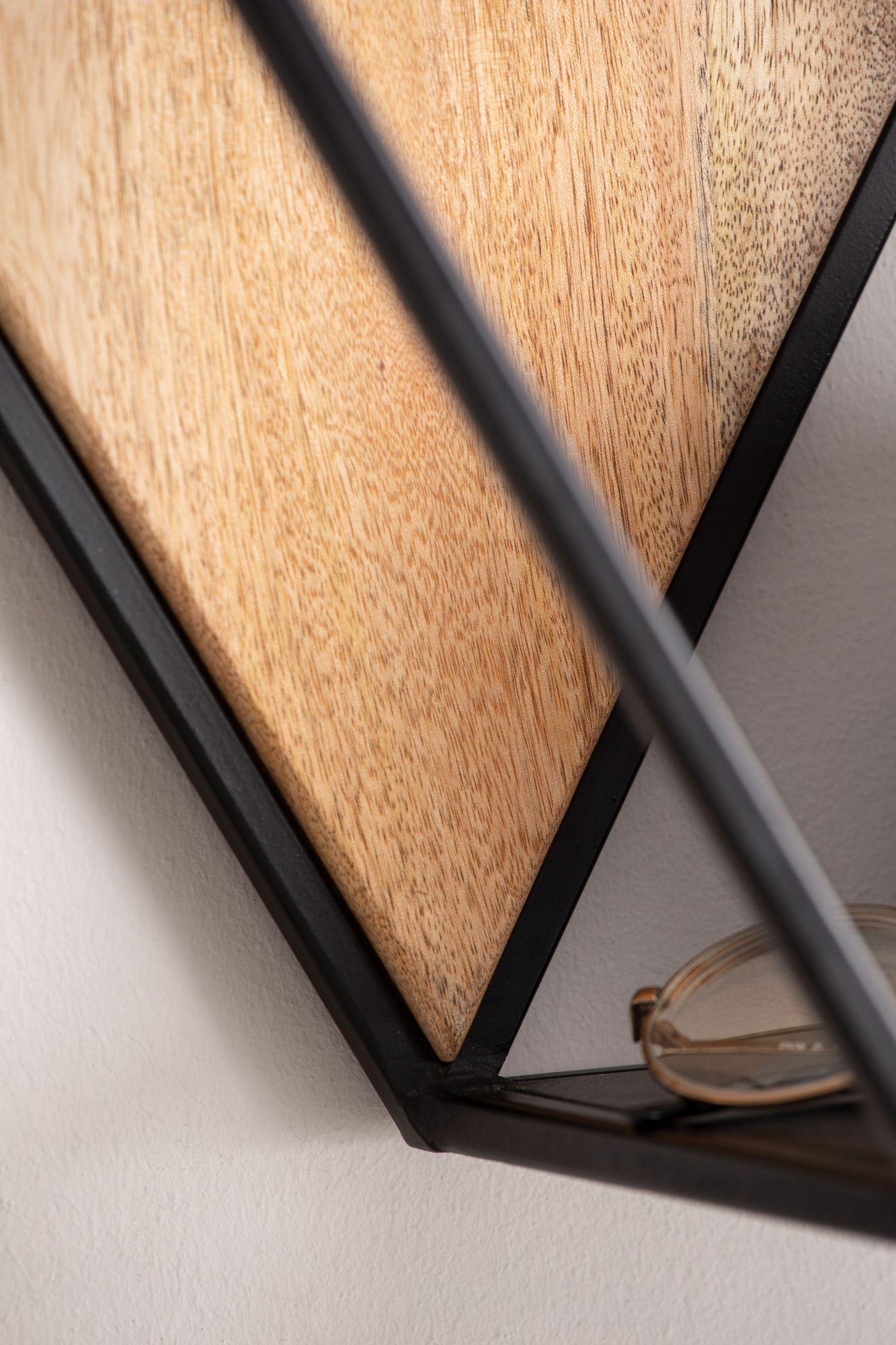 FineBuy Wandregal 60x52x20 cm Mango Massivholz / Metall Hängeregal Industrial, Design Schweberegal Sechseckig, Dekoregal Hängend Wabenform, Regal Wand mit 3 Ablagen | Farbe: Schwarz