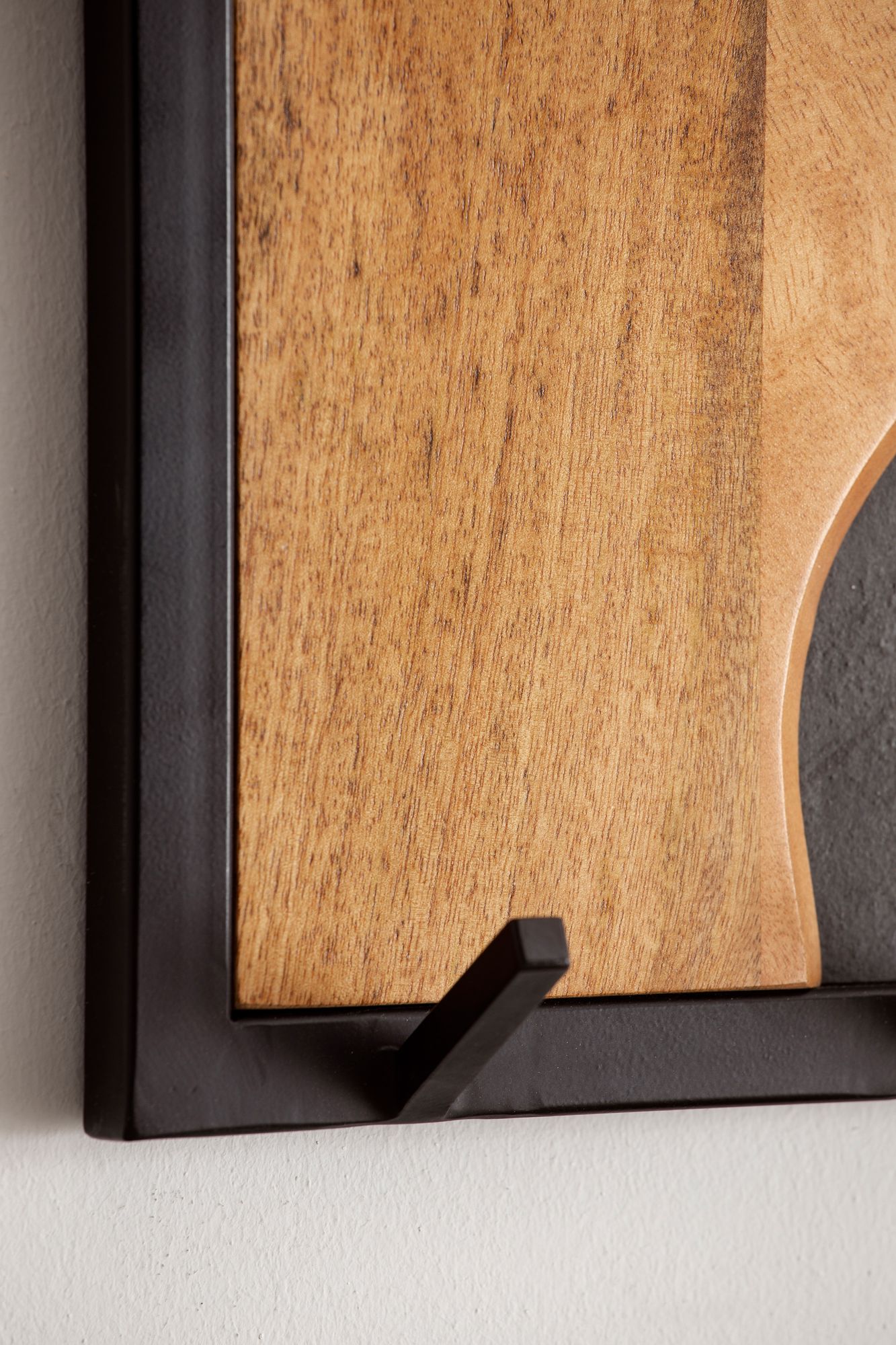 FineBuy Wandgarderobe Mango Massivholz / Steinoptik 80x36x6 cm, Hakenleiste für Jacken, Schals und Mützen, Flurgarderobe mit Wellenmuster, Garderobe Wand Holz mit Metallrahmen | Farbe: Schwarz FineBuy Wandgarderobe Mango Massivholz / Steinoptik 80x36x6 cm, Hakenleiste für Jacken, Schals und Mützen, Flurgarderobe mit Wellenmuster, Garderobe Wand Holz mit Metallrahmen | Farbe: Schwarz