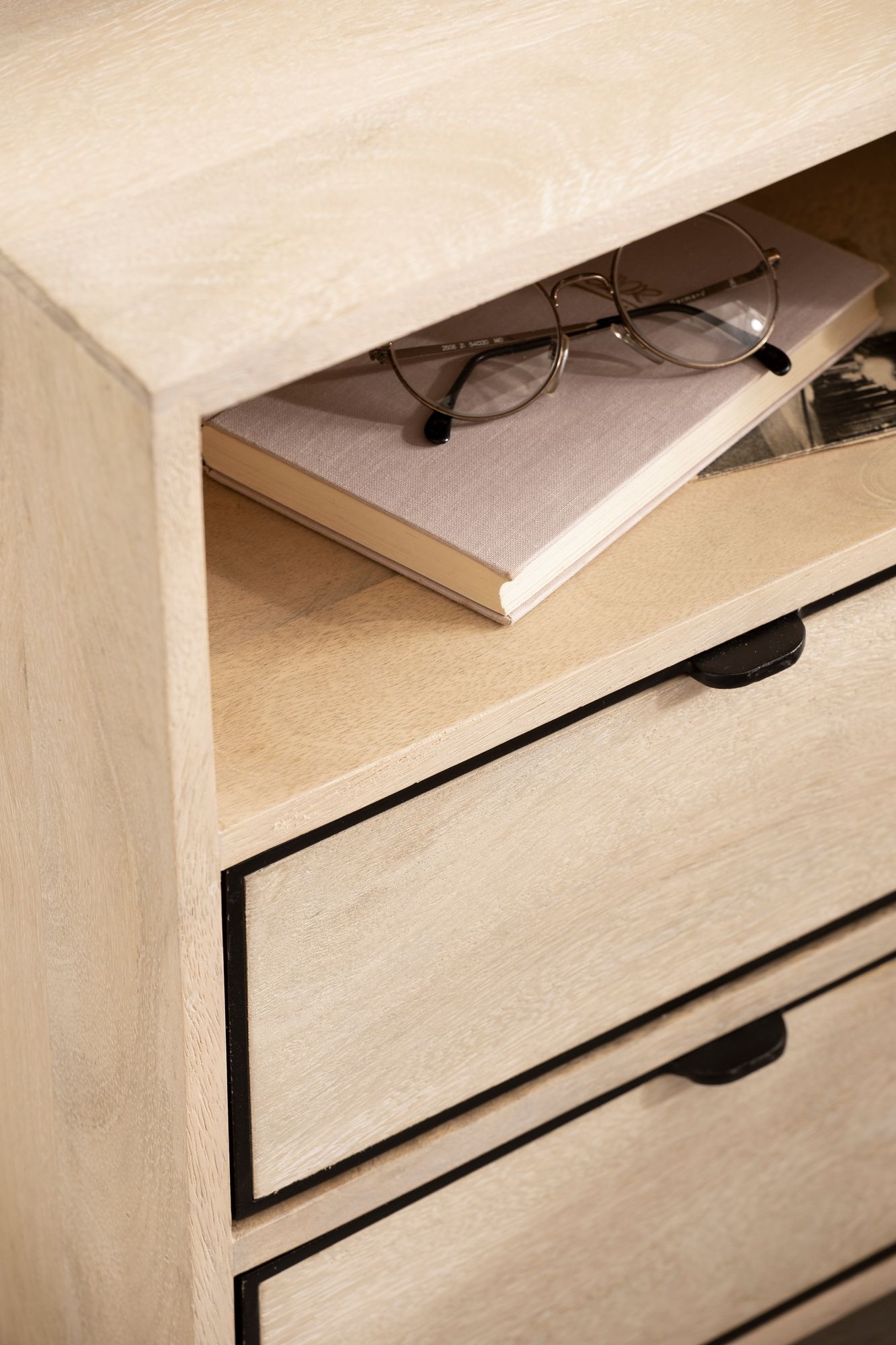 FineBuy Nachttisch Mango Massivholz / Metall 43x60x30 cm Nachtschrank Boxspringbett, Design Nachtkonsole Braun mit 2 Schubladen, Nachtkommode mit Stauraum & Metallgestell | Farbe: Braun FineBuy Nachttisch Mango Massivholz / Metall 43x60x30 cm Nachtschrank Boxspringbett, Design Nachtkonsole Braun mit 2 Schubladen, Nachtkommode mit Stauraum & Metallgestell | Farbe: Braun