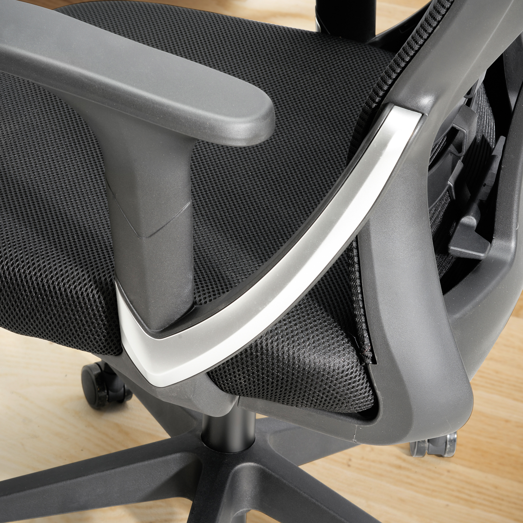 FineBuy Bürostuhl Mesh-Bezug Schreibtischstuhl bis 120 kg, Drehstuhl höhenverstellbar mit Lendenwirbelstütze, Stoff-Schreibtischsessel ergonomisch mit Armlehnen & Wippfunktion | Farbe: Schwarz